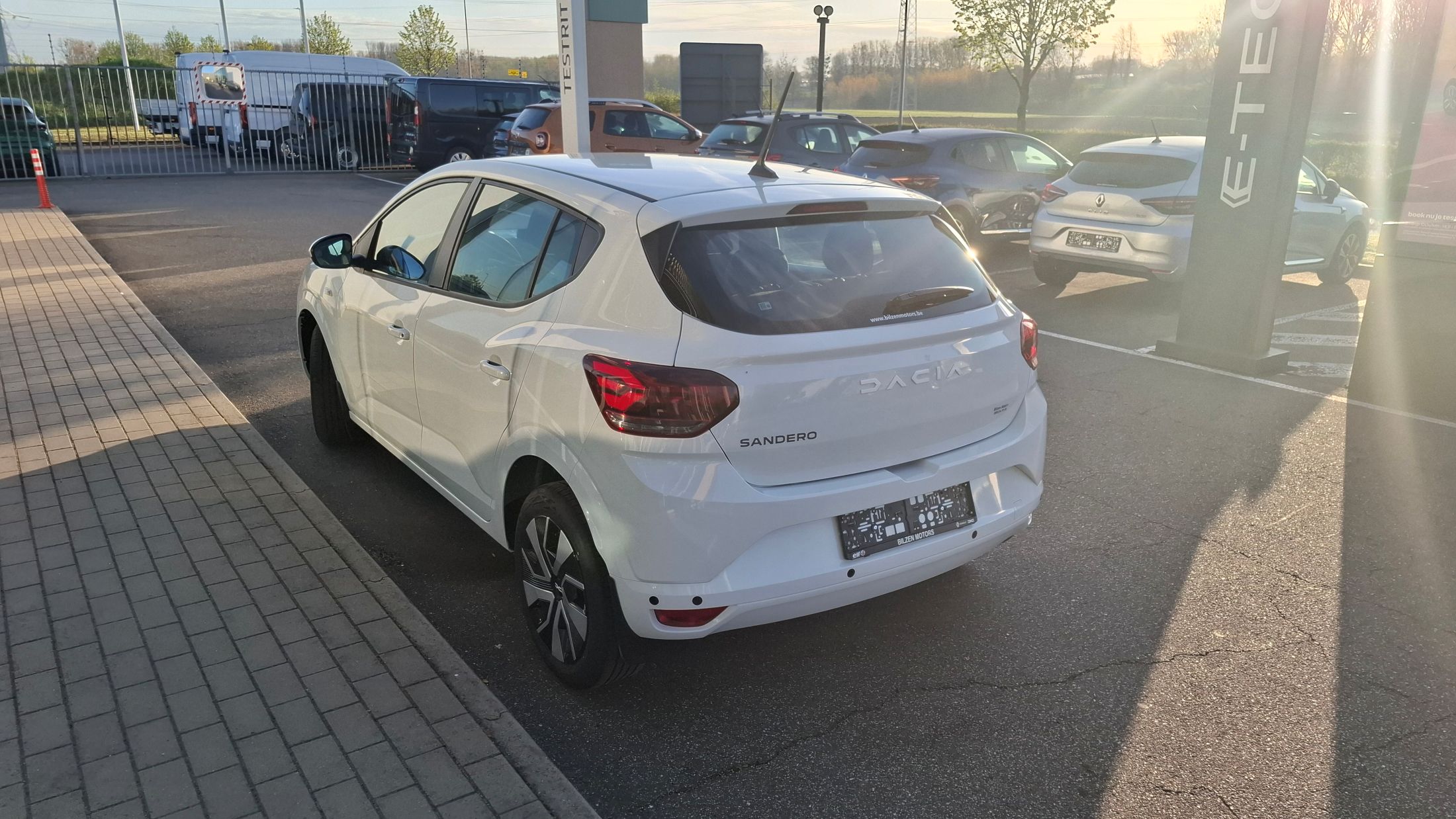 Dacia Sandero TCe 90, airco, GPS, sensoren V+A, camera, dodehoekwaarschuwing