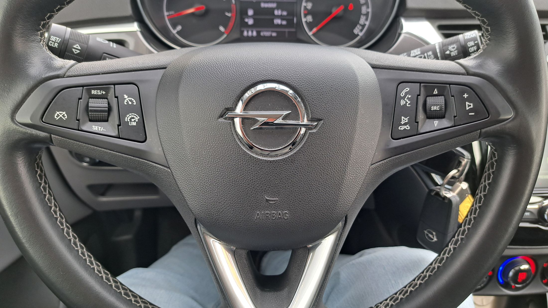 Opel Corsa 1229cc 70Pk, 5 deurs, airco, sensor achter