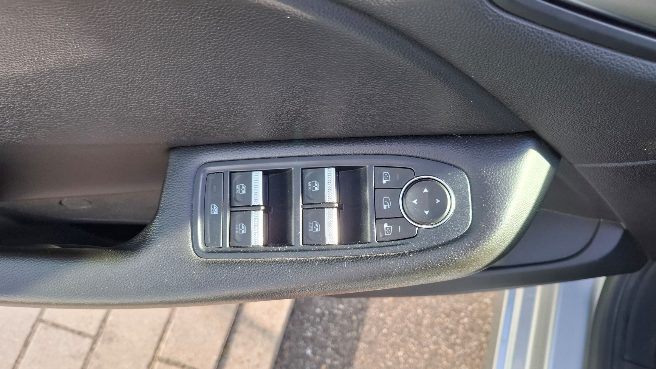 Renault Clio AUTOMAAT, 1332cc-130Pk, GPS, camera, airco, dodehoekwaarschuwing
