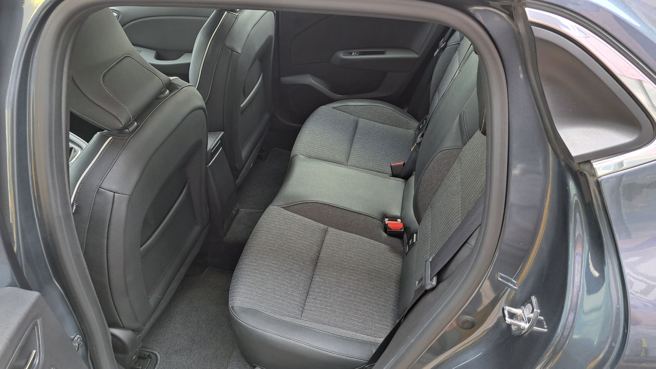 Renault Clio TCe 90 Intens, airco, GPS, camera, sensoren V+A
