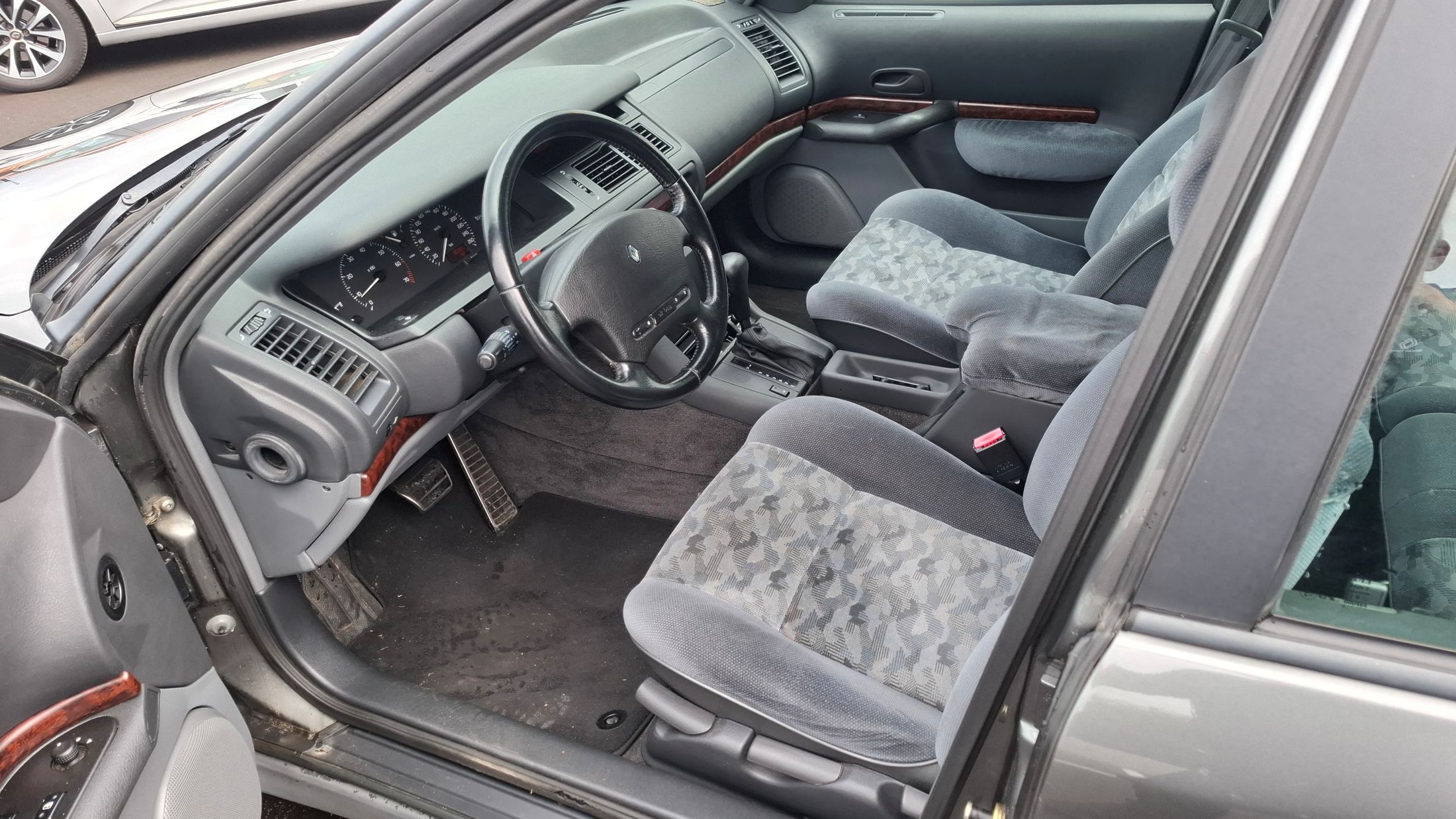 Renault Safrane 2.0 Lt AUTOMAAT, airco, zeer proper. OLDTIMER