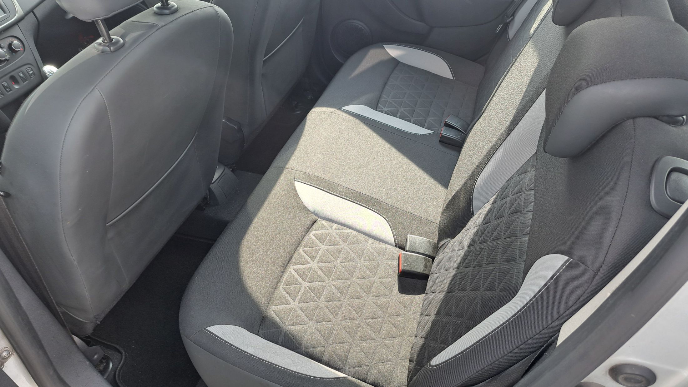 Dacia Stepway TCe 90, airco, GPS, lichte gebruiksschade