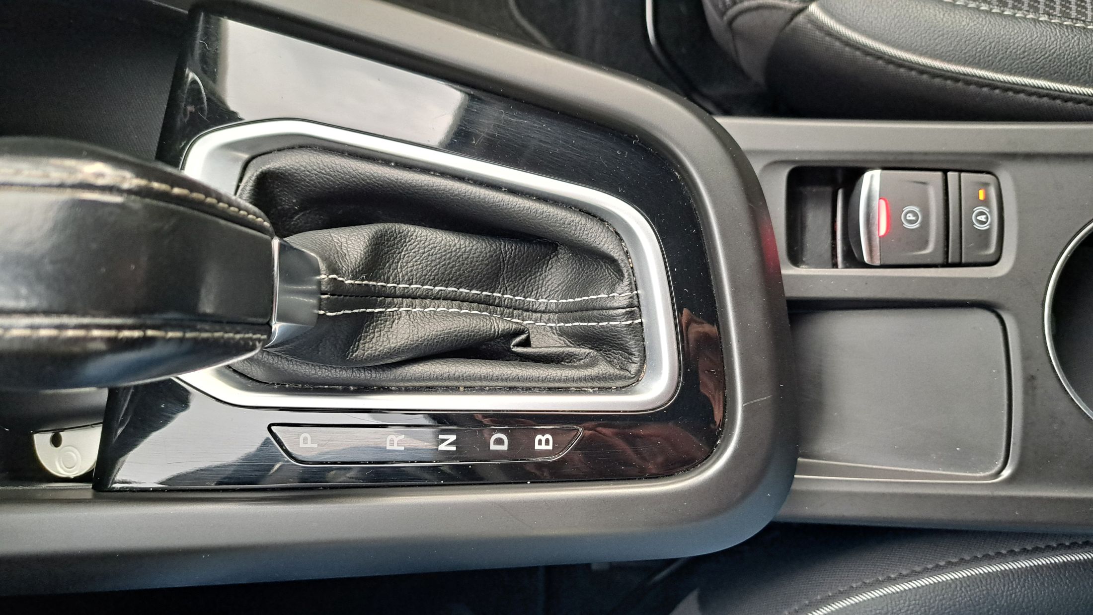 Renault Arkana E-Tech Full Hybrid, GPS, camera, dodehoekwaarschuwing.