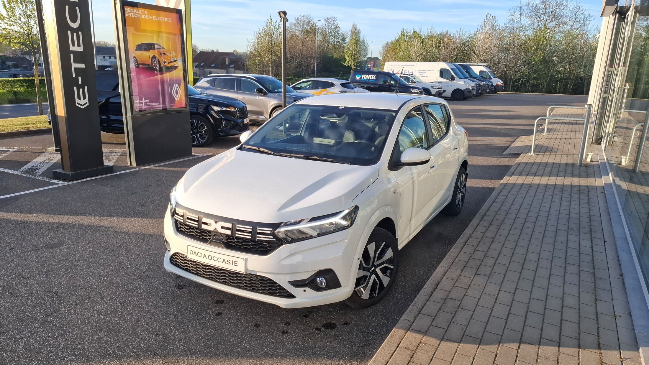 Dacia  Sandero TCe 90, airco, GPS, sensoren V+A, camera, dodehoekwaarschuwing