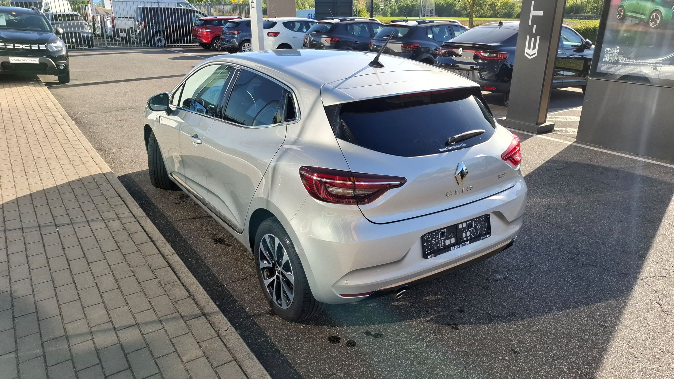 Renault Clio AUTOMAAT, 1332cc-130Pk, GPS, camera, airco, dodehoekwaarschuwing