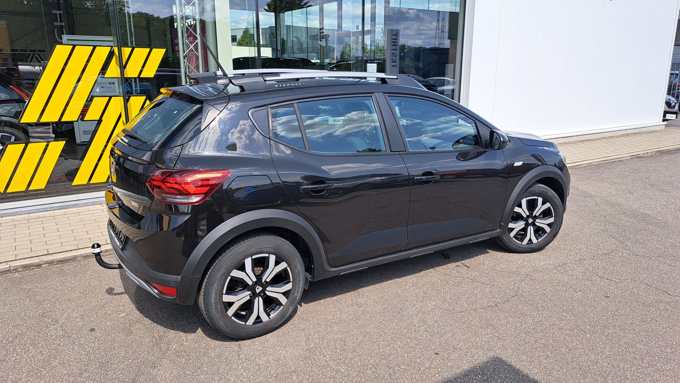 Dacia Stepway TCe 90, GPS, camera, sensoren, trekhaak, dodehoekwaarschuwing