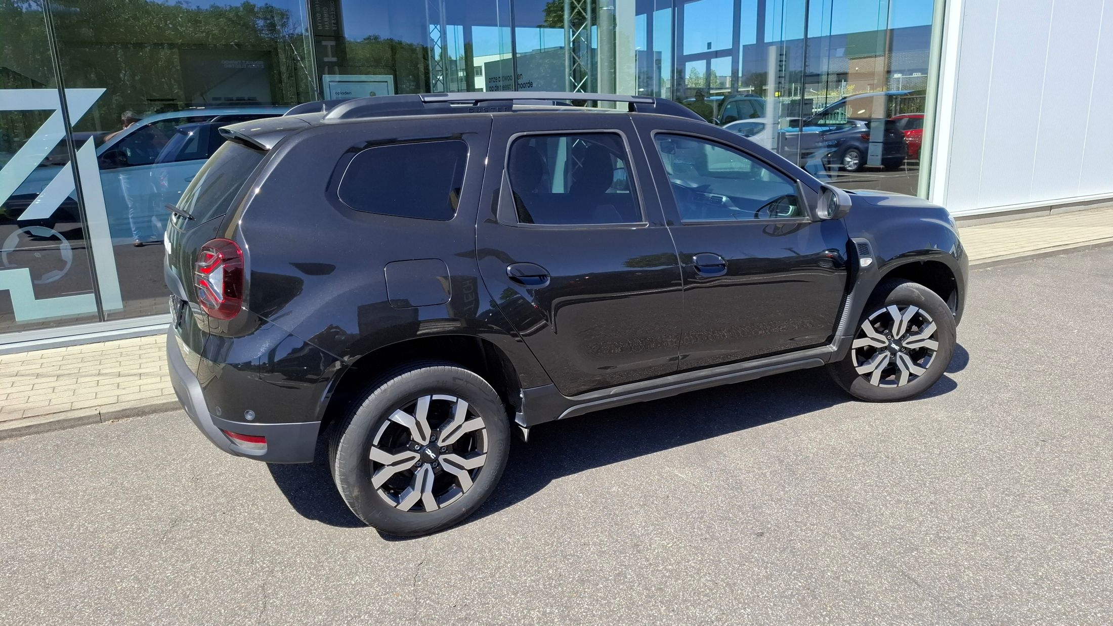 Dacia Duster 1332cc-140Pk, GPS, 360 camera, airco, dodehoekwaarschuwing