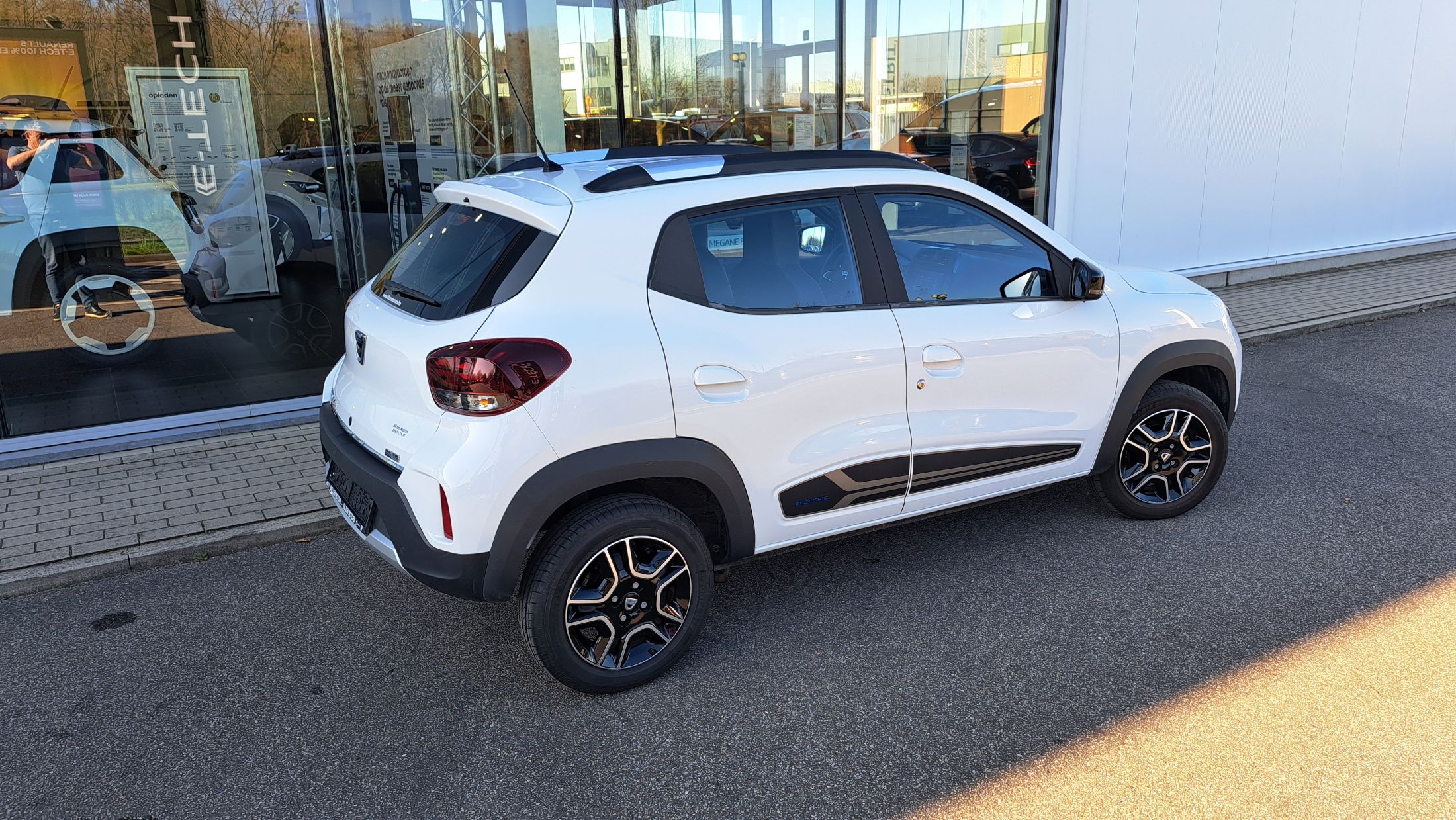 Dacia Spring 45Pk, snellader tot 30 KW, GPS, airco, camera.