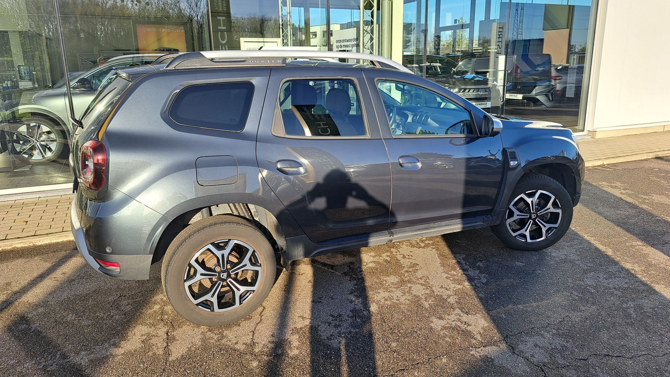 Dacia Duster 1332cc 131Pk, GPS, 360°camera, airco, dodehoekwaarschuwing.
