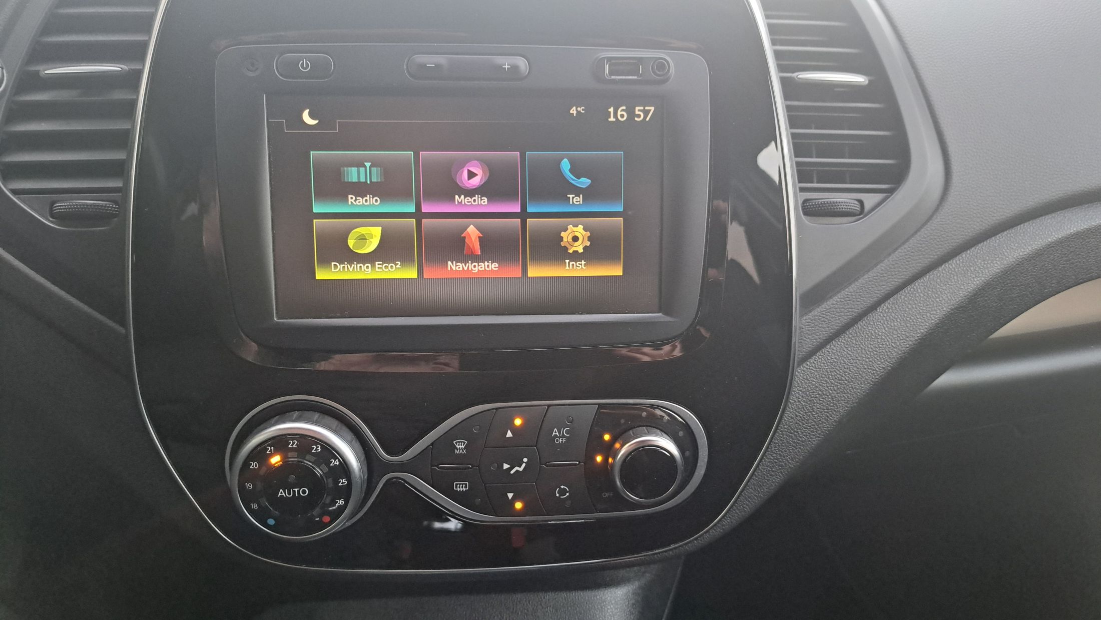 Renault Captur TCe 90, airco, GPS, sensor A, winter&zomerset op velg
