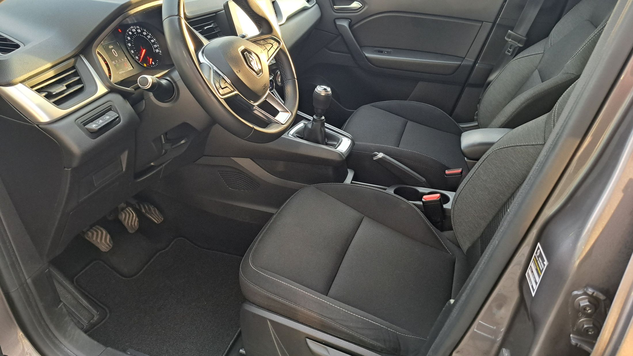 Renault Captur TCe 90, airco, sensoren A, 4seizoensbanden.