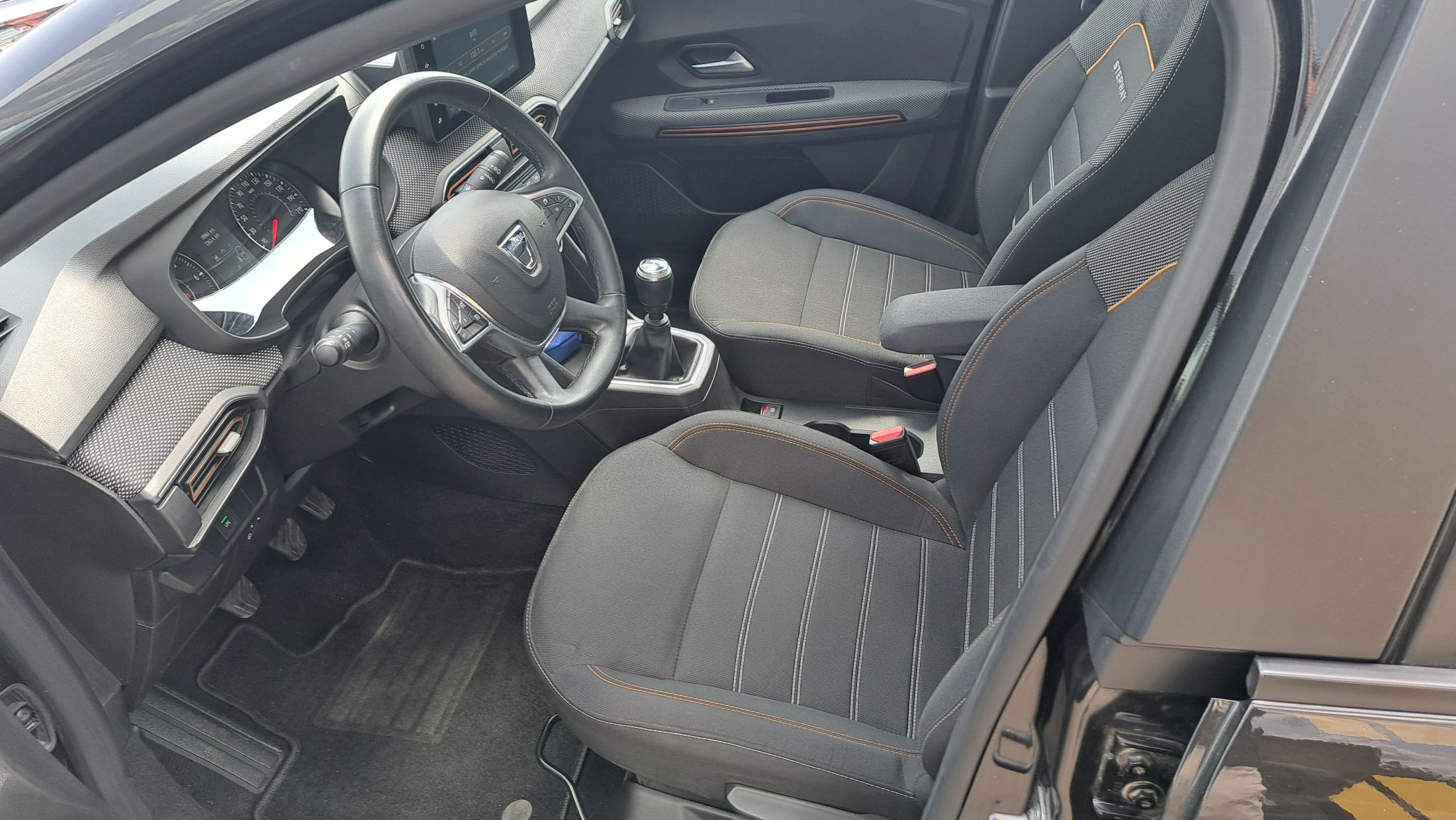 Dacia Stepway TCe 90, GPS, camera, sensoren, trekhaak, dodehoekwaarschuwing