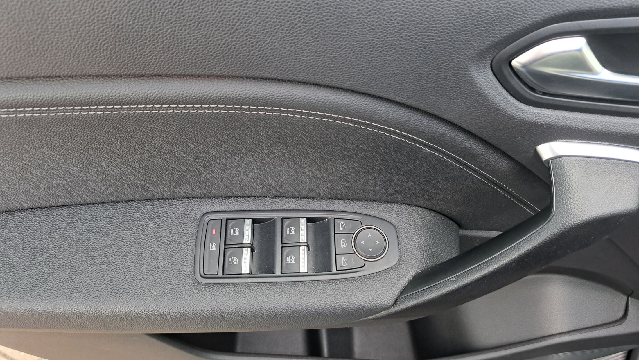 Renault Captur AUTOMAAT 1332cc 140Pk, GPS, camera, sensoren V+A