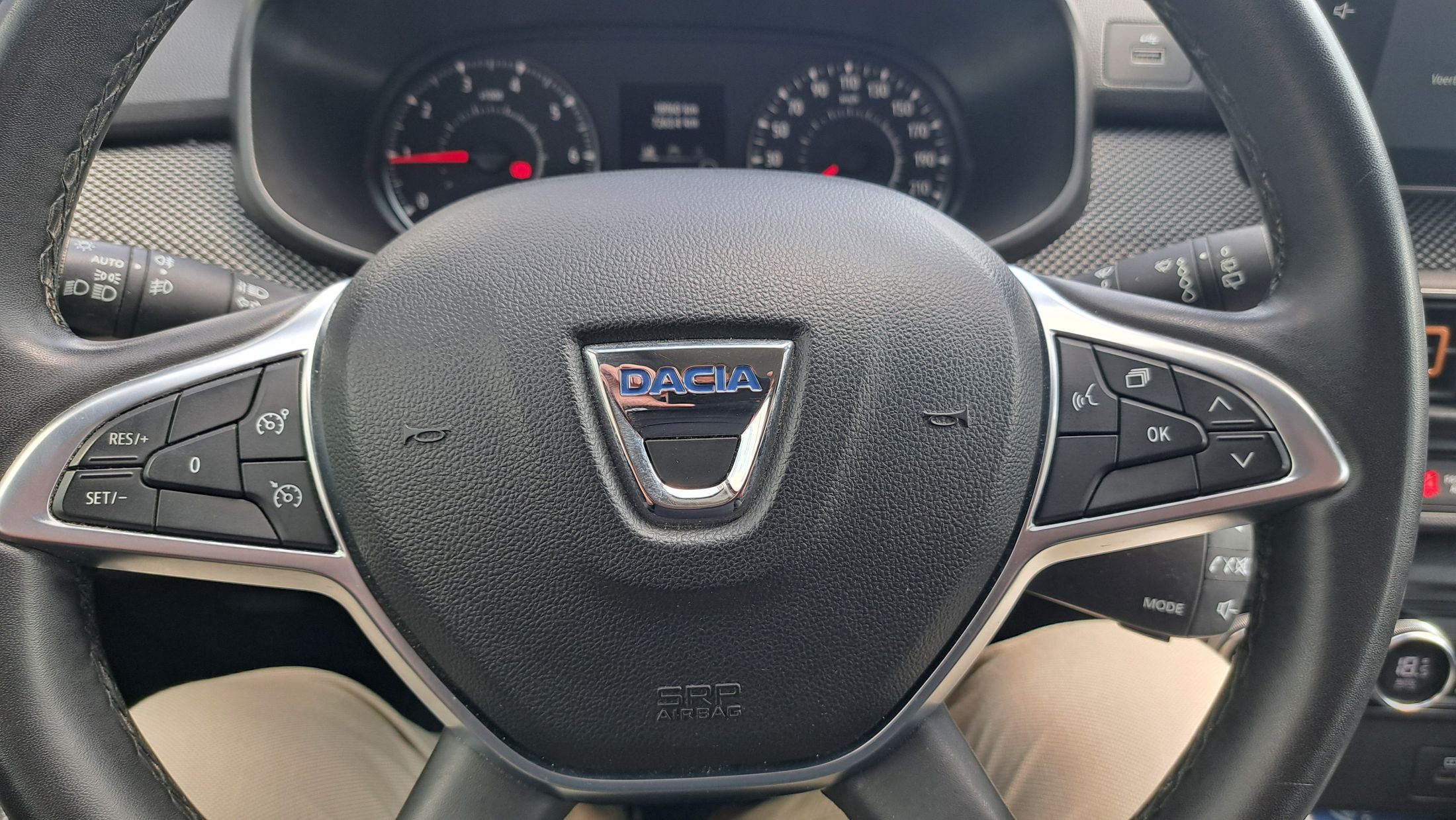 Dacia Stepway TCe 90, GPS, camera, sensoren, trekhaak, dodehoekwaarschuwing