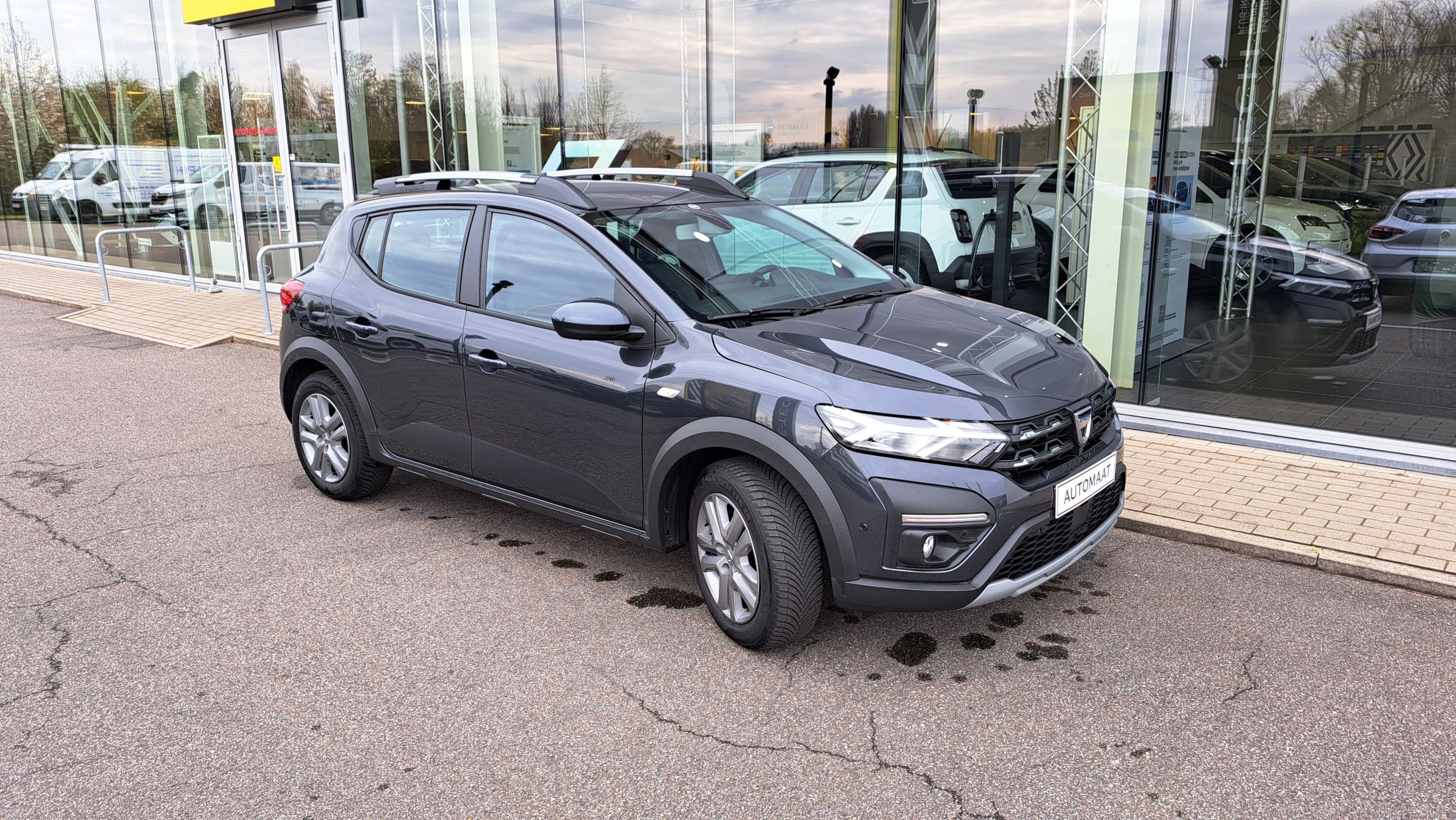 Dacia Stepway TCe 90 AUTOMAAT, airco, dodehoekwaarschuwing, afneenbare trekhaak.