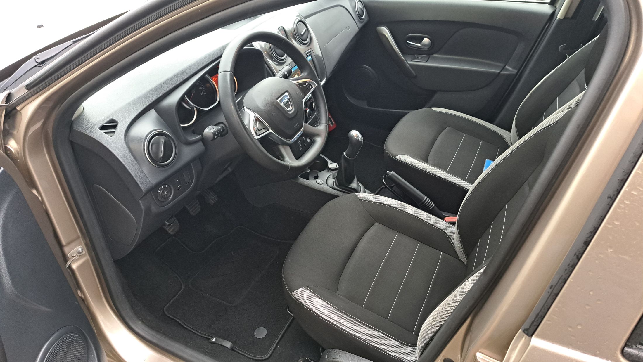 Dacia Sandero Stepway 100Pk benz+LPG, GPS, sensor A, zetelverwarming