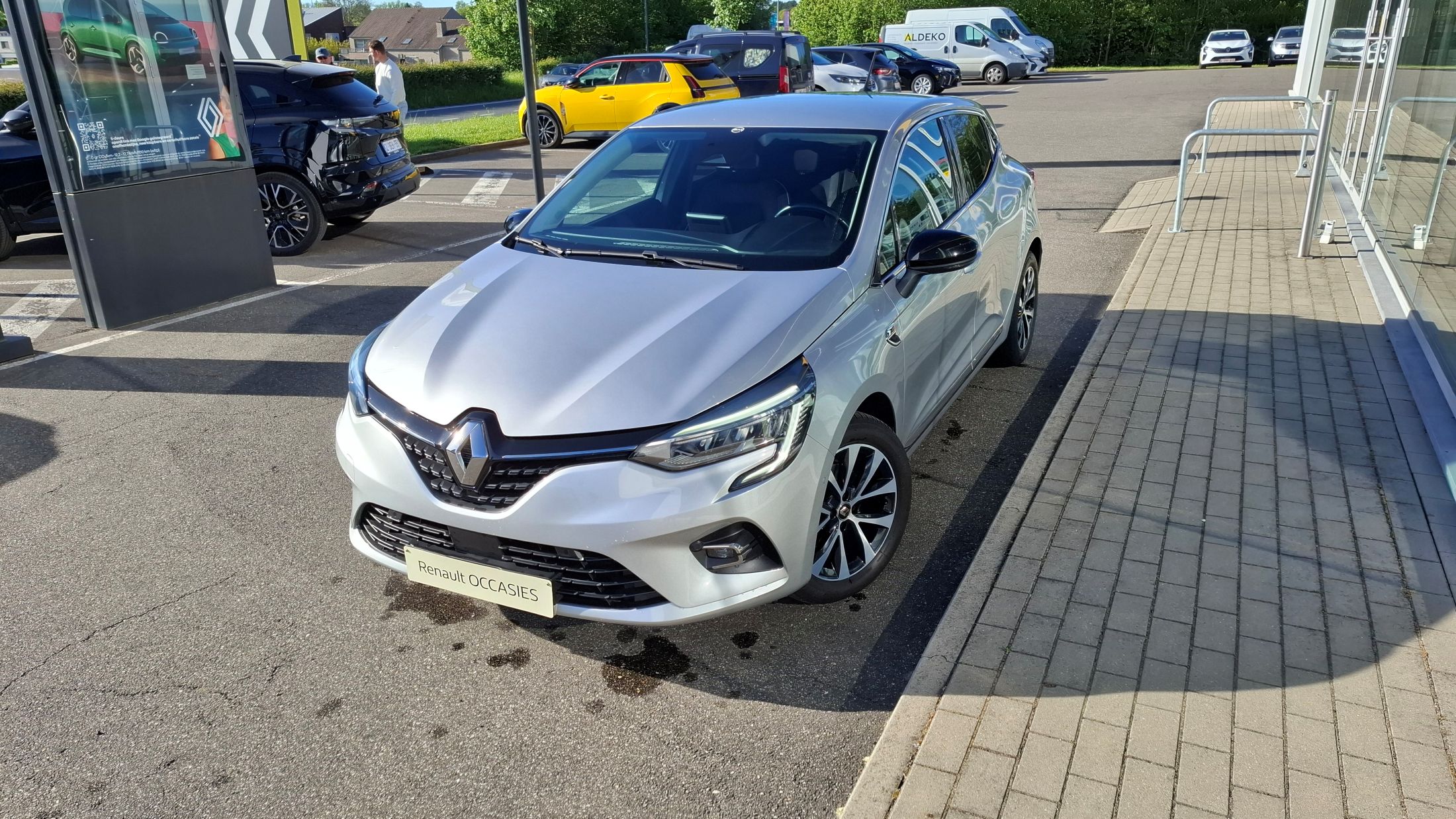 Renault  Clio AUTOMAAT, 1332cc-130Pk, GPS, camera, airco, dodehoekwaarschuwing