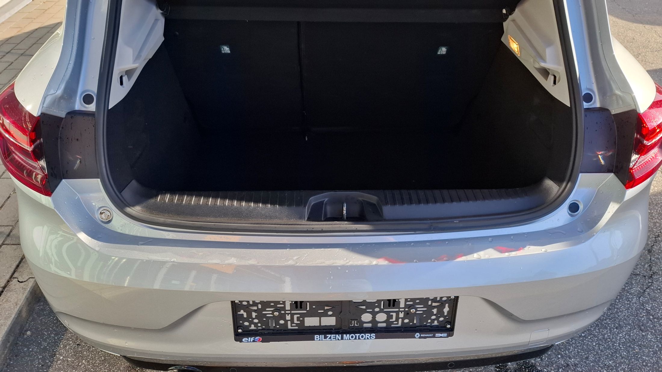 Renault Clio AUTOMAAT, 1332cc-130Pk, GPS, camera, airco, dodehoekwaarschuwing