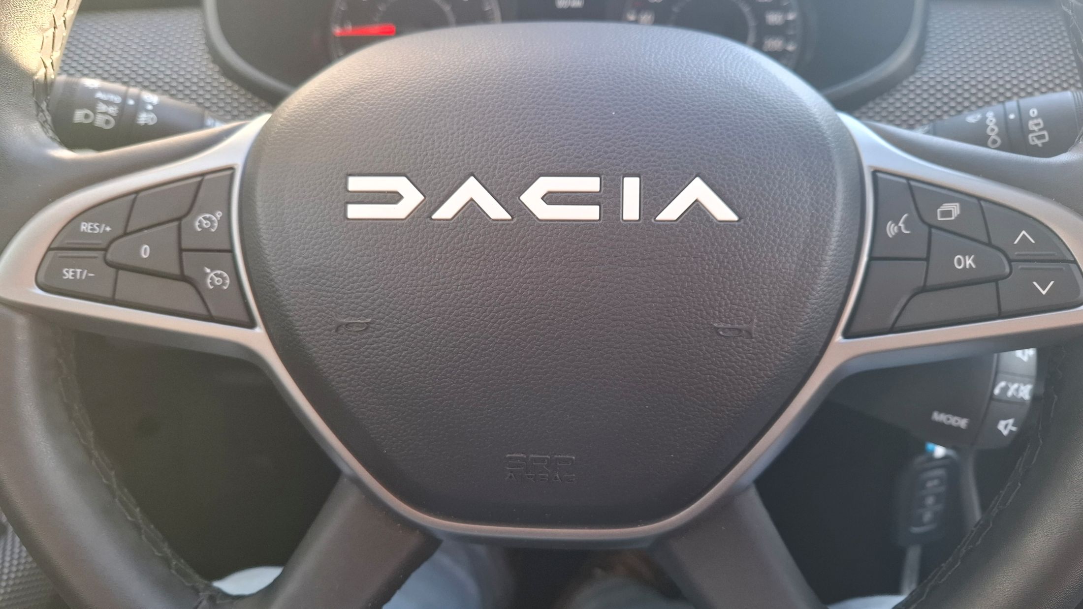 Dacia Sandero TCe 90, airco, GPS, sensoren V+A, camera, dodehoekwaarschuwing