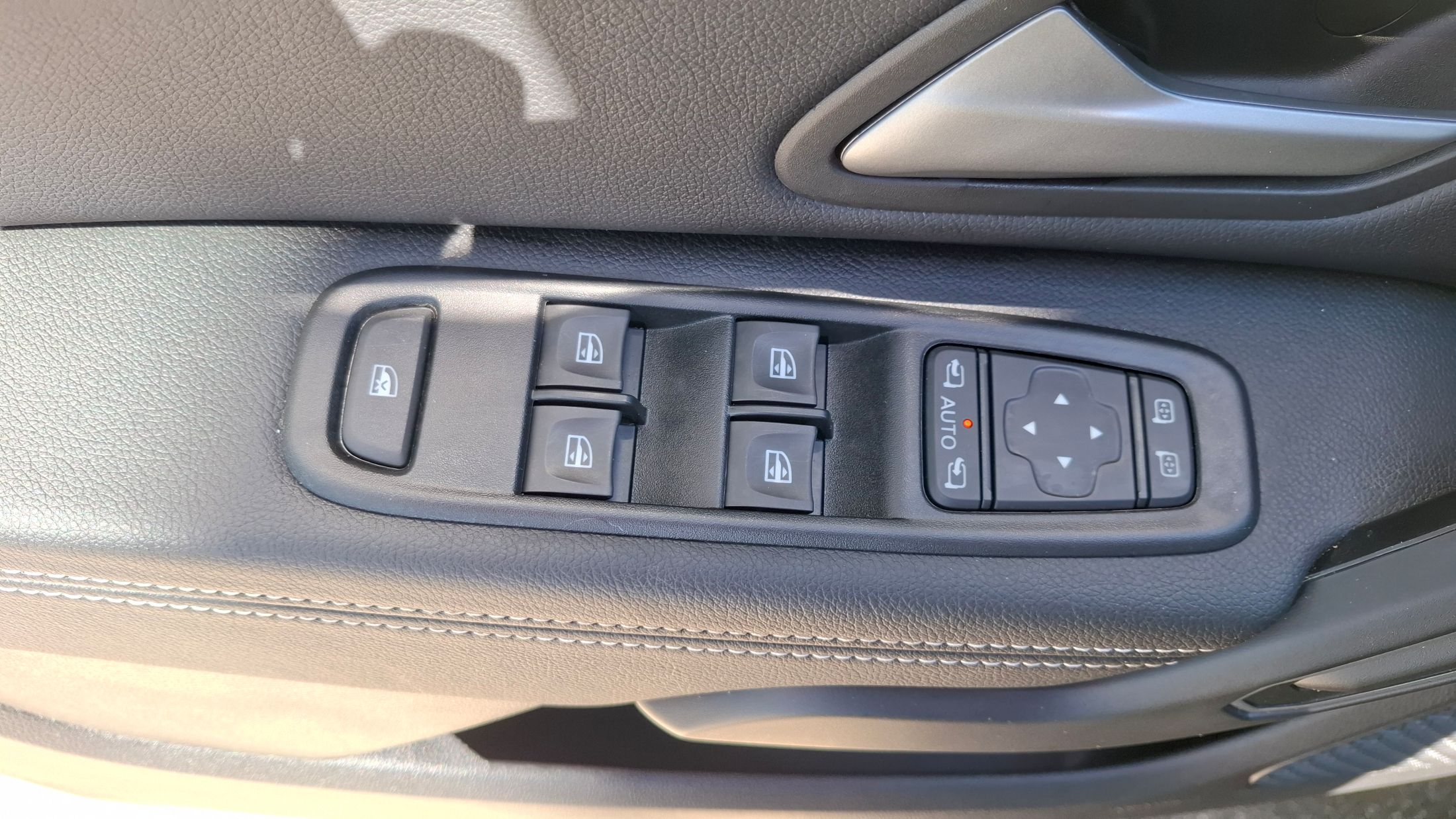 Dacia Duster 1332cc-140Pk, GPS, 360 camera, airco, dodehoekwaarschuwing