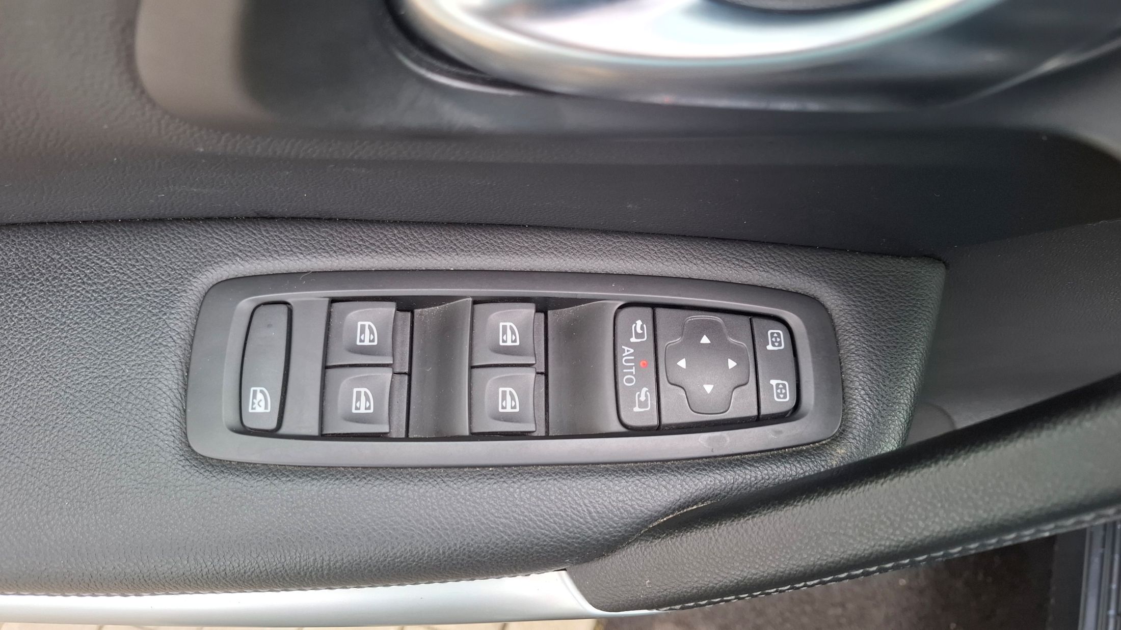 Renault Kadjar TCe140, GPS, camera, trekhaak, zetelverwarming, dodehoekwaarschuwing