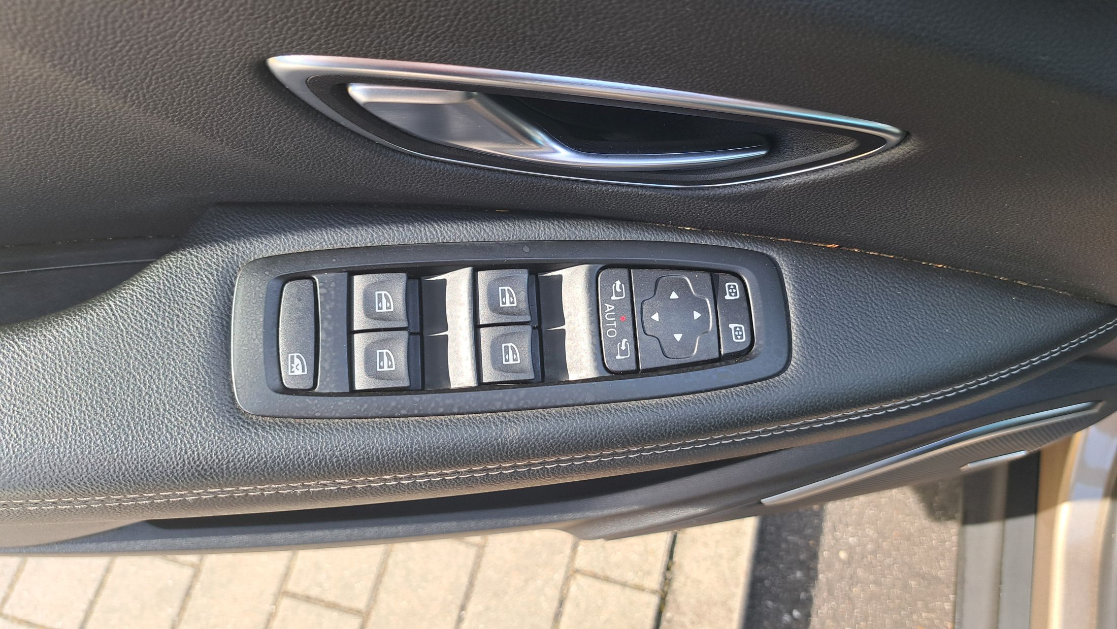Renault Scenic Bose 1332 cc 140 Pk, wegklapbare trekhaak, dodehoekwaarschuwing, camera