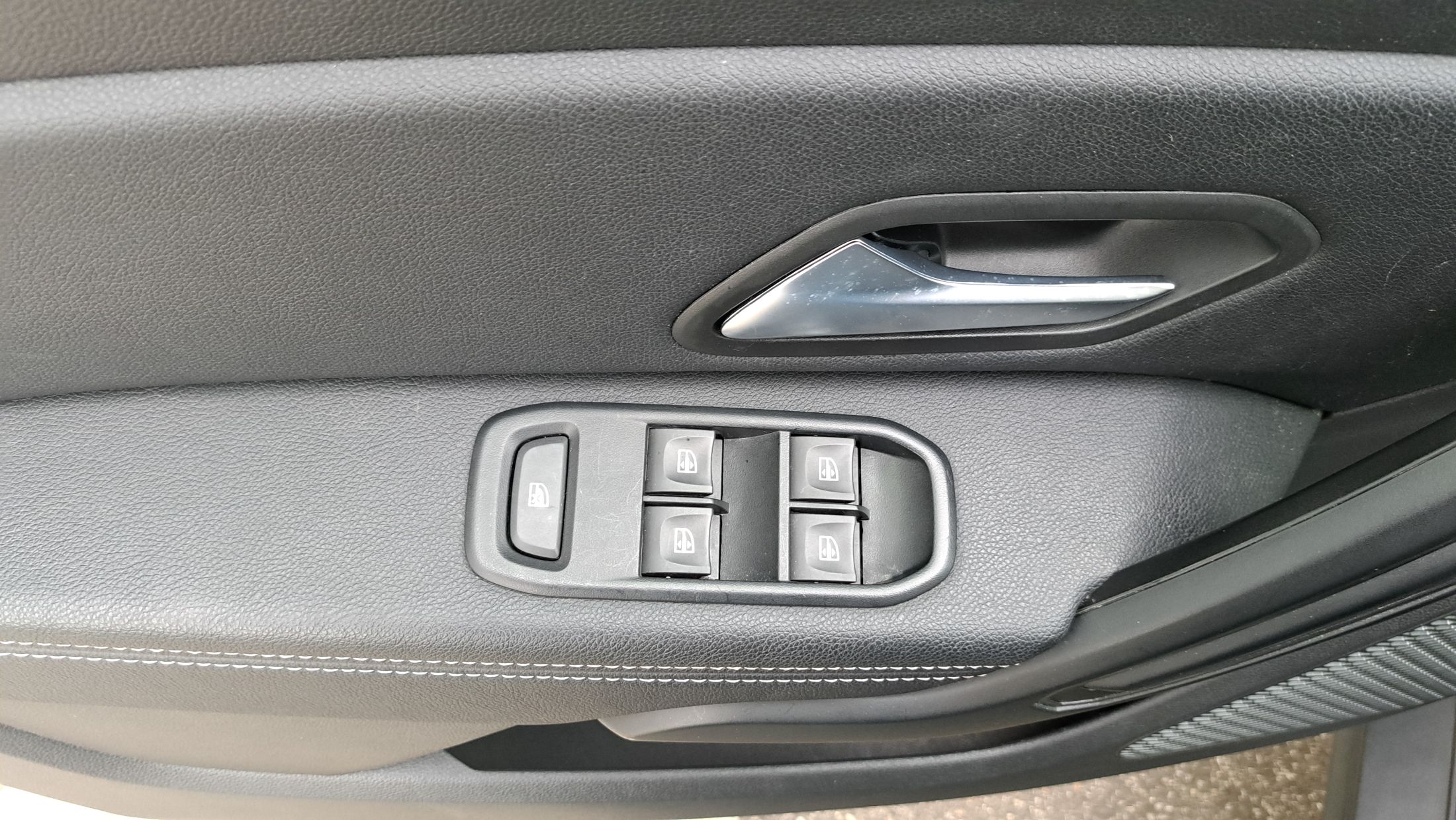 Dacia Duster benzine + LPG 90 Pk, GPS, 360 camera, dodehoekwaarschuwing