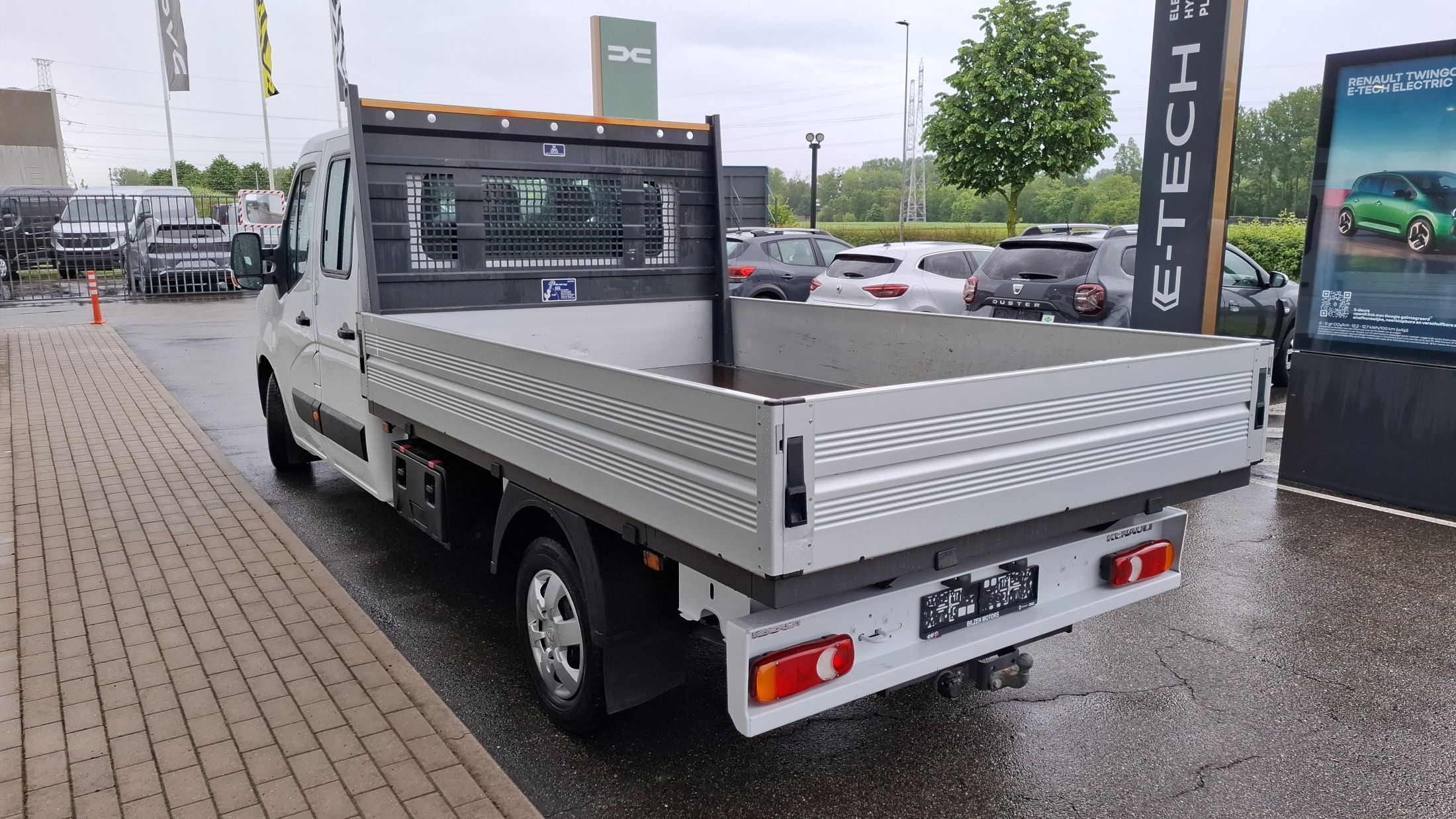 Renault Master dubbele cabine, open laadbak, trekhaak, GPS, 20450 ex. BTW