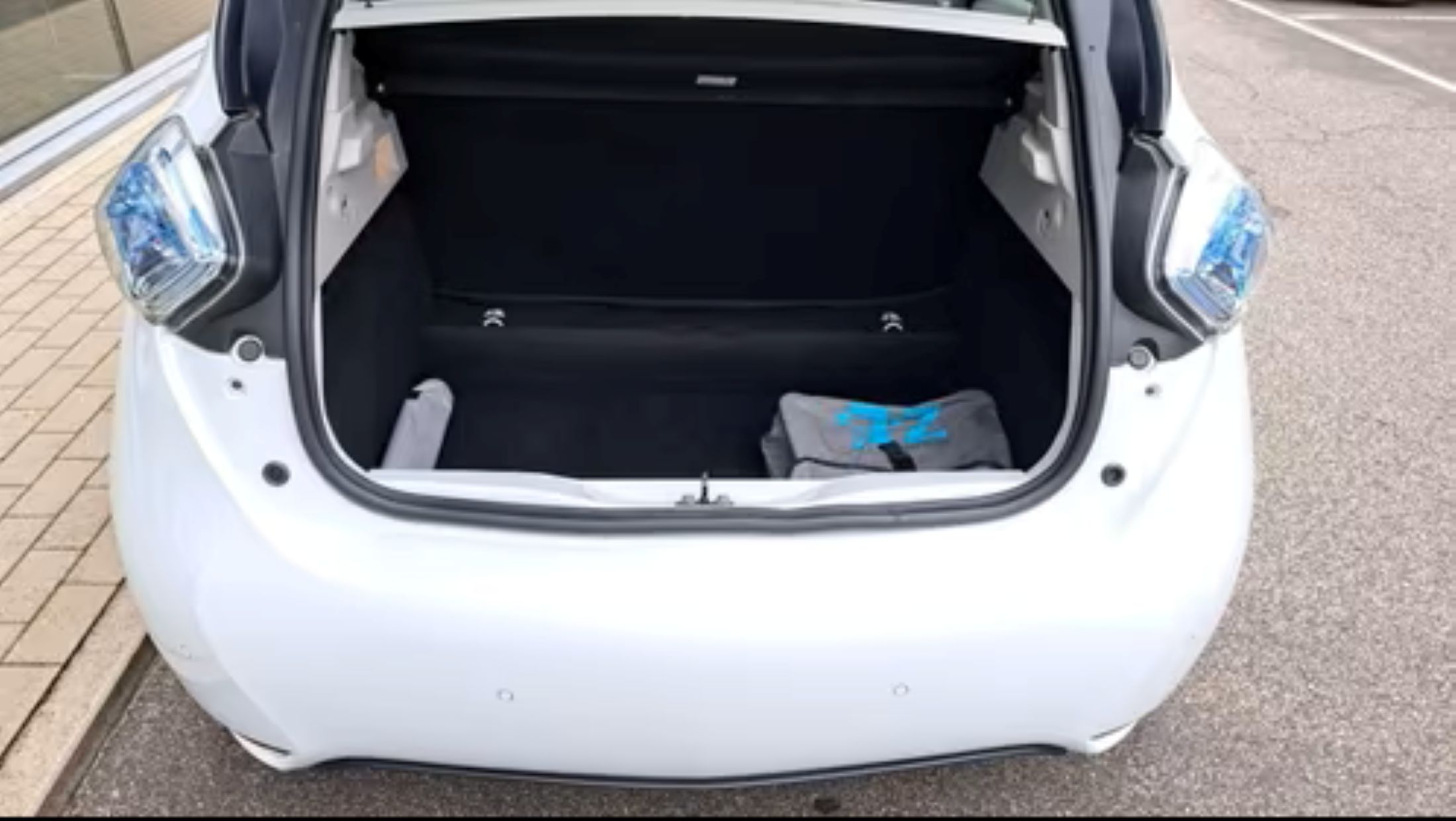 Renault Zoe 23,3 KWh batterij inbegrepen, airco, GPS, sensoren A