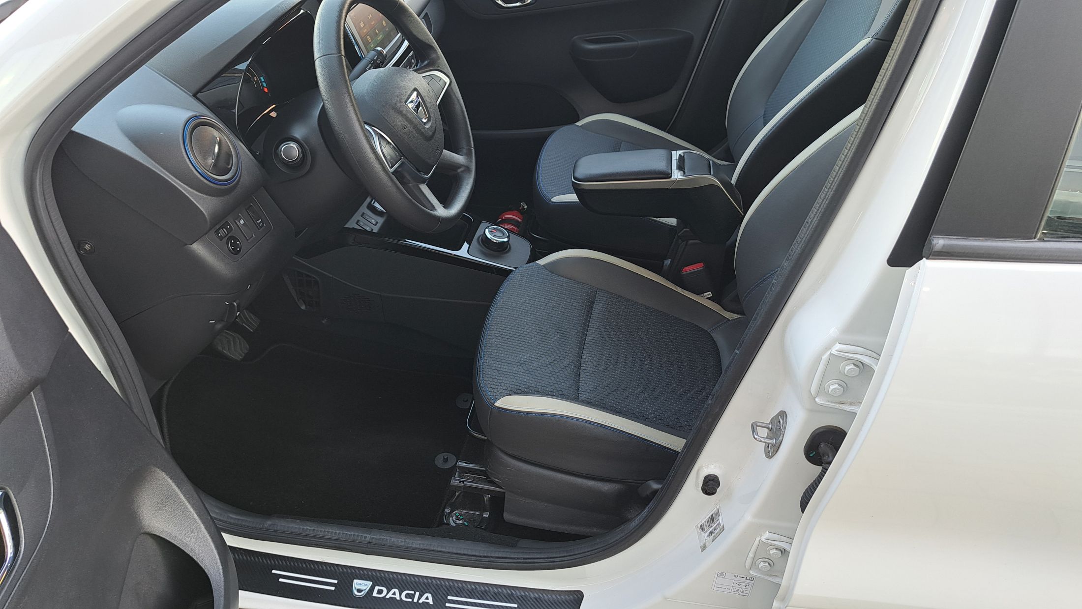 Dacia Spring 45Pk, snellader tot 30 KW, GPS, airco, camera.