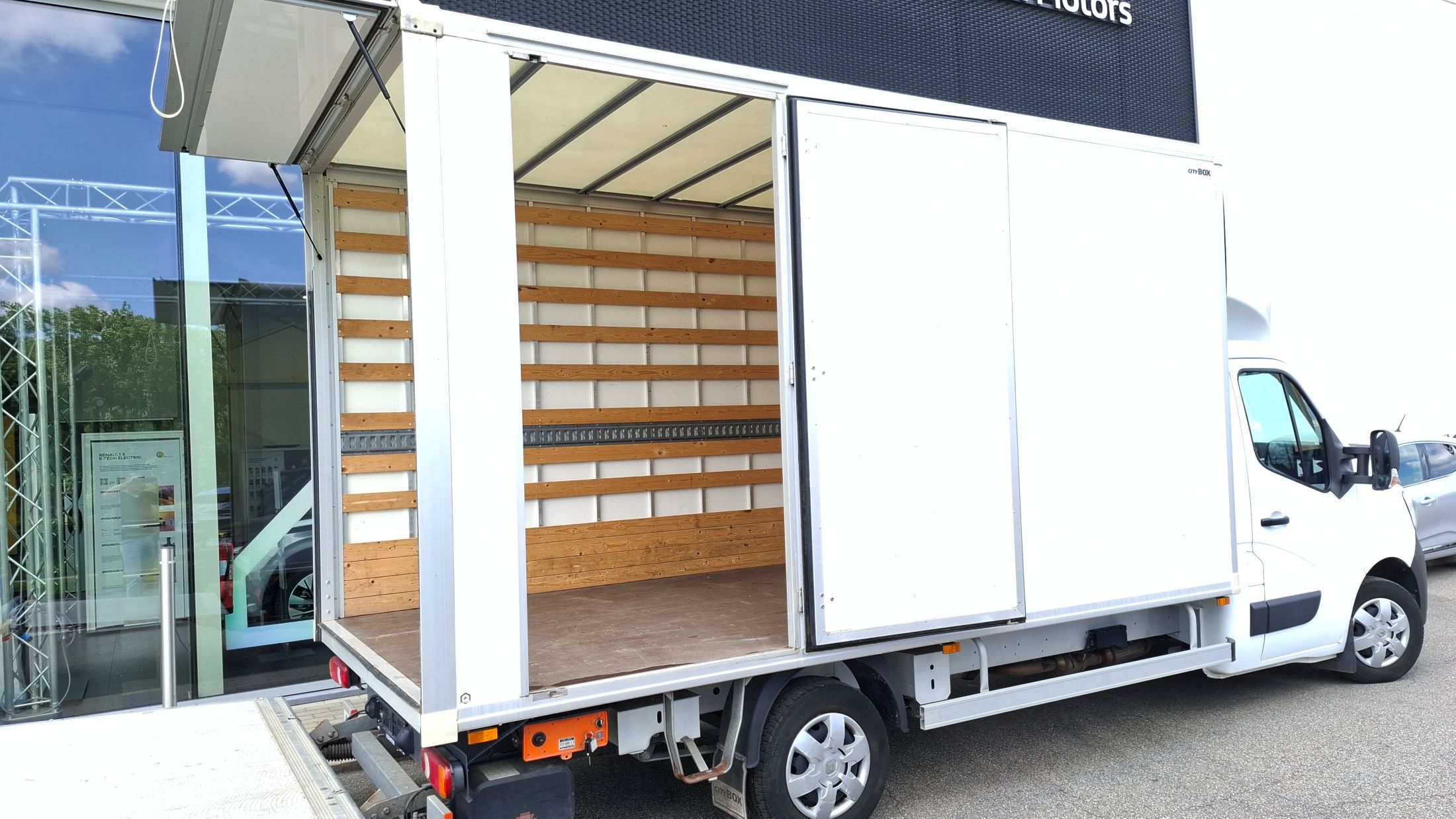 Renault Master Cargo 2299/165Pk, GPS, airco, laadklep 750Kg
