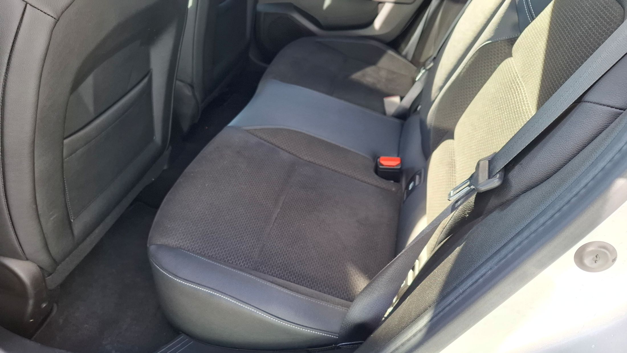 Renault Clio AUTOMAAT, 1332cc-130Pk, GPS, camera, airco, dodehoekwaarschuwing