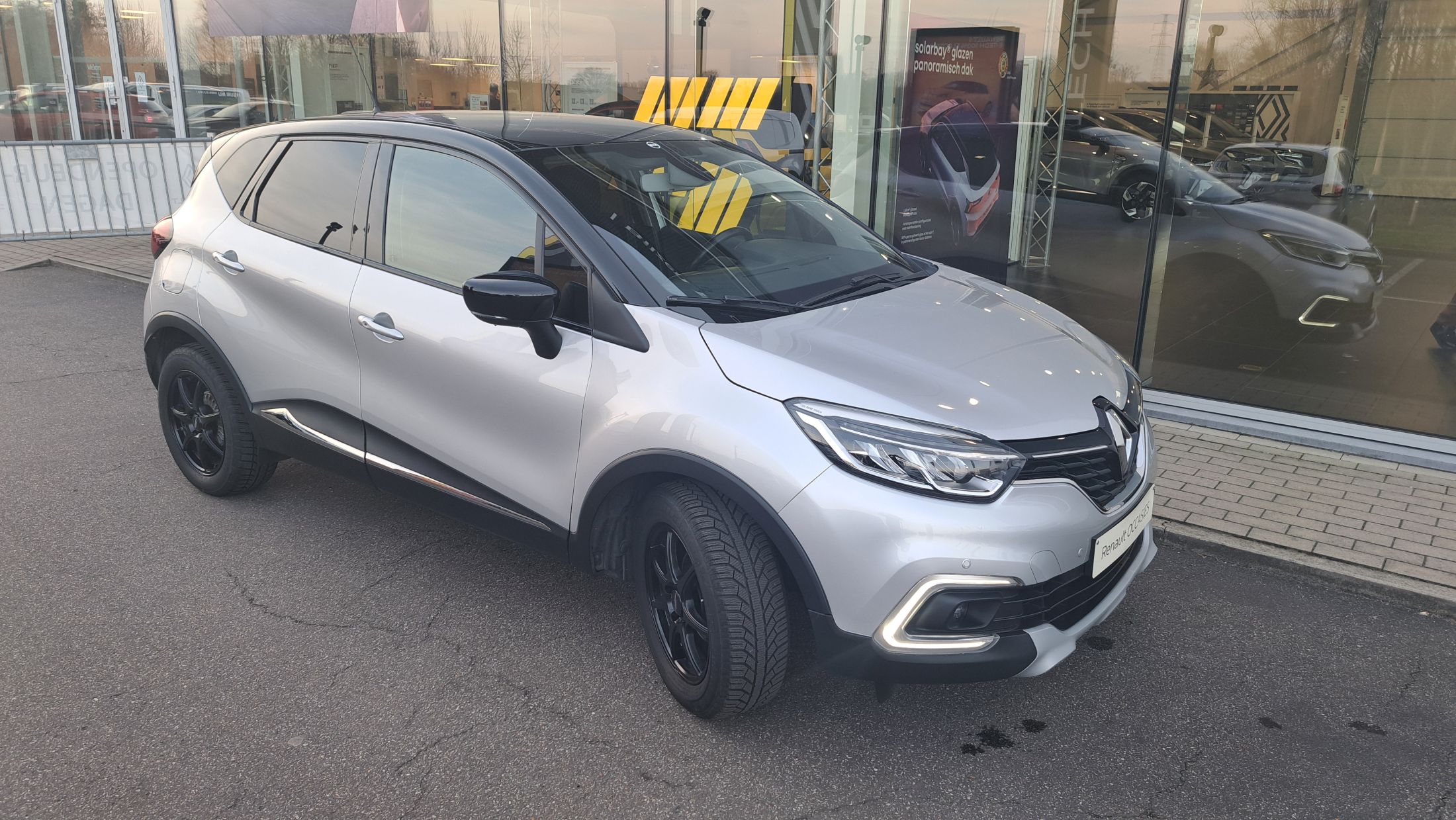 Renault Captur TCe 90, airco, GPS, sensor A, winter&zomerset op velg