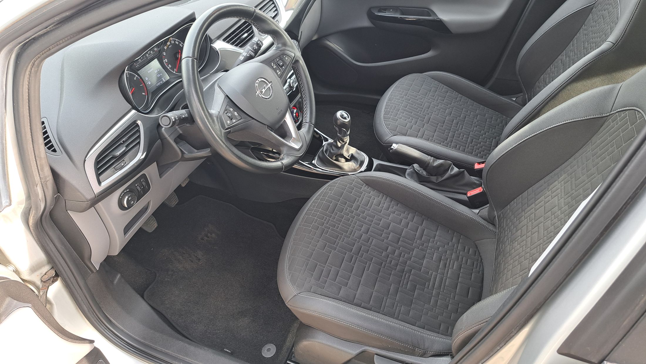 Opel Corsa 1229cc 70Pk, 5 deurs, airco, sensor achter