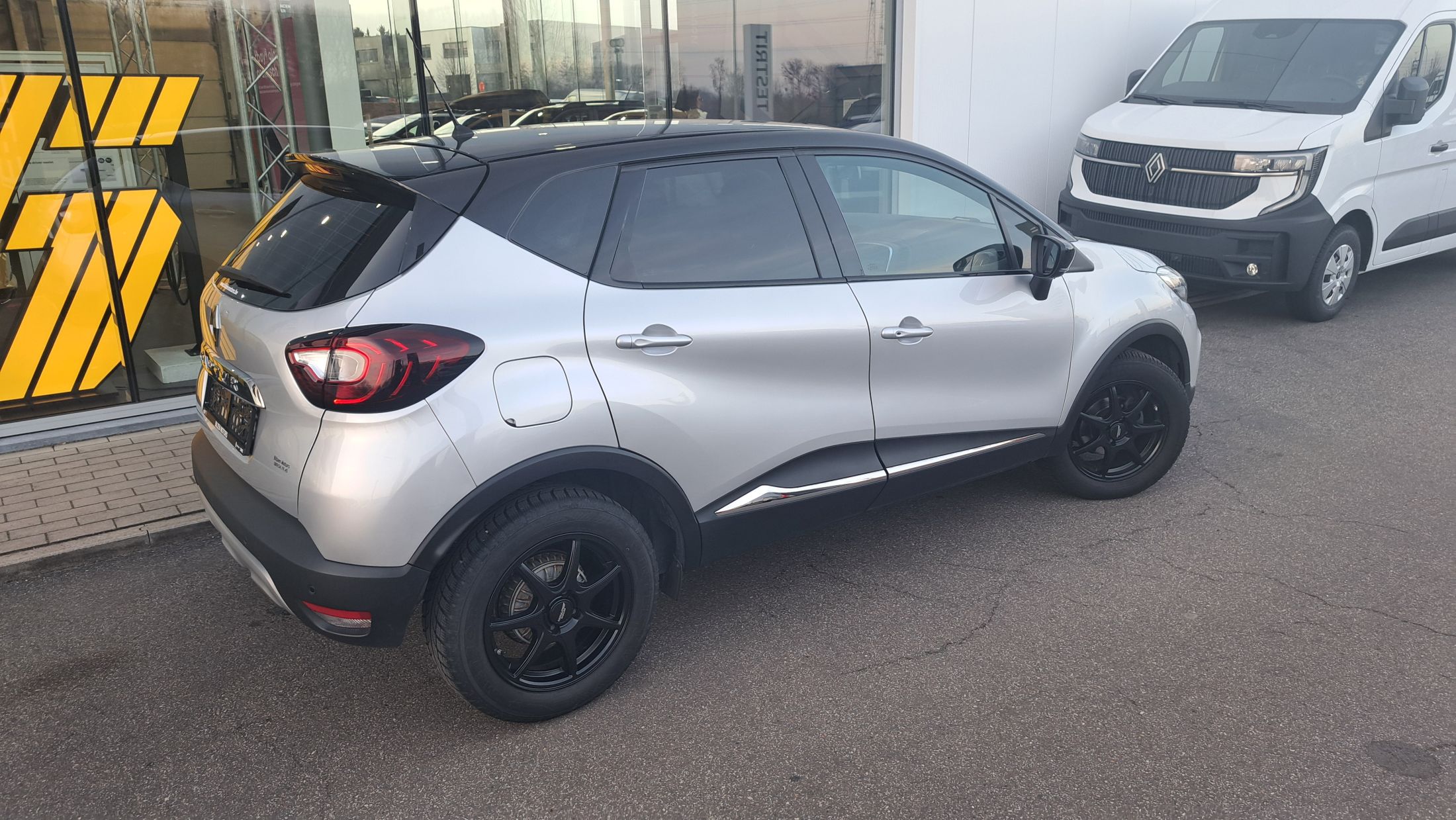 Renault Captur TCe 90, airco, GPS, sensor A, winter&zomerset op velg