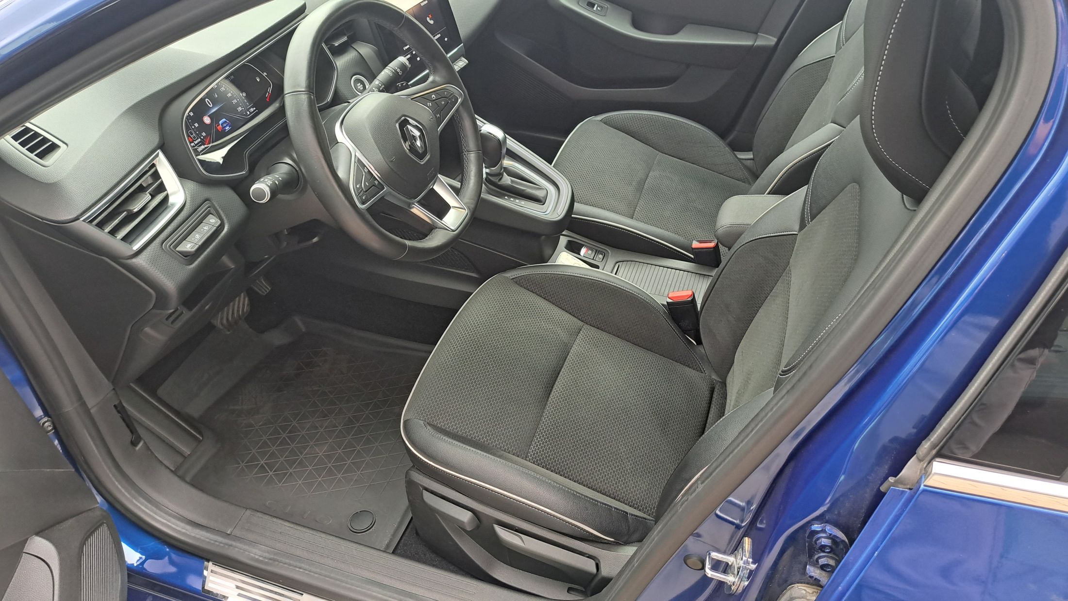 Renault Clio 130Pk AUTOMAAT, zetelverw, airco, GPS, camera