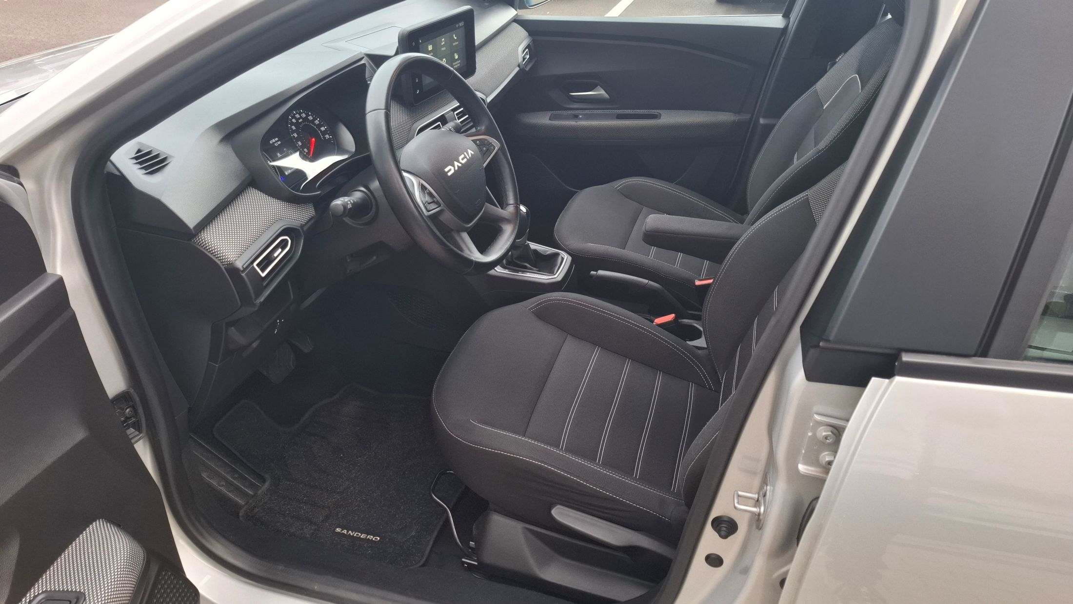 Dacia Sandero TCe 90 AUTOMAAT,airco, sensorV+A, camera, trekhaak