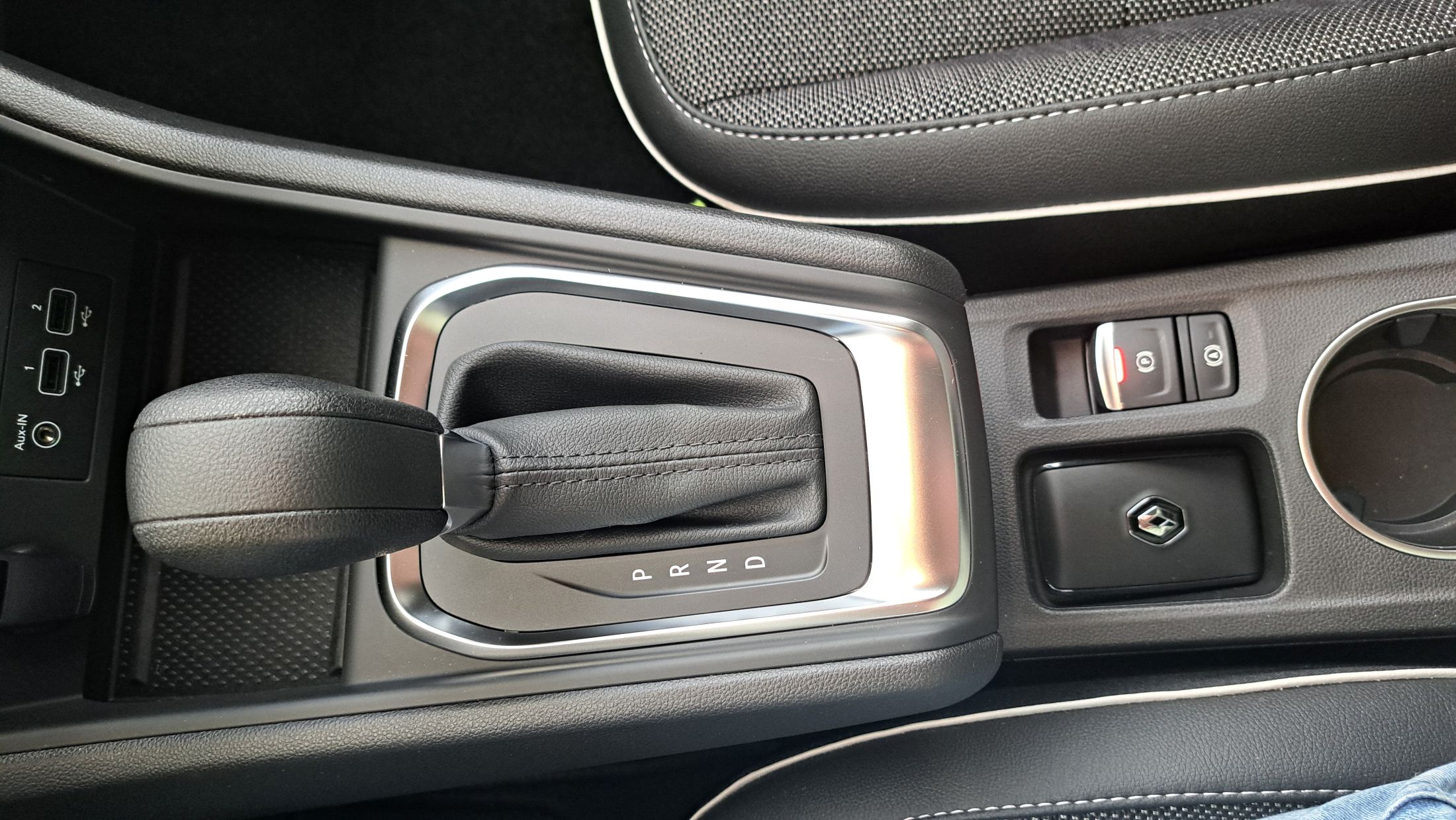 Renault Captur 140Pk AUTOMAAT, airco, GPS, sensoren V+A, camera