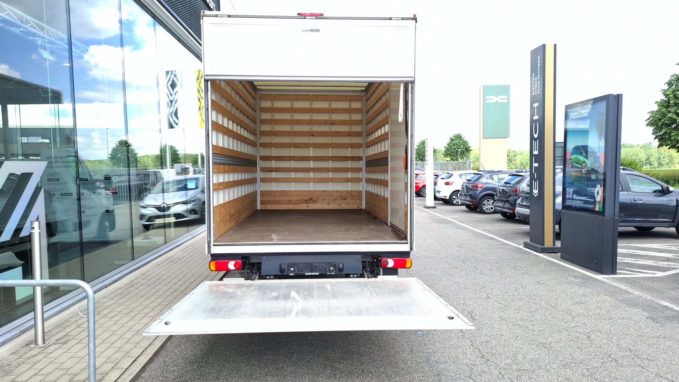 Renault Master Cargo 2299/165Pk, GPS, airco, laadklep 750Kg
