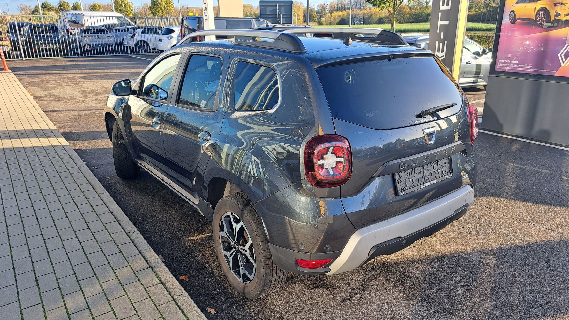 Dacia Duster 1332cc 131Pk, GPS, 360°camera, airco, dodehoekwaarschuwing.
