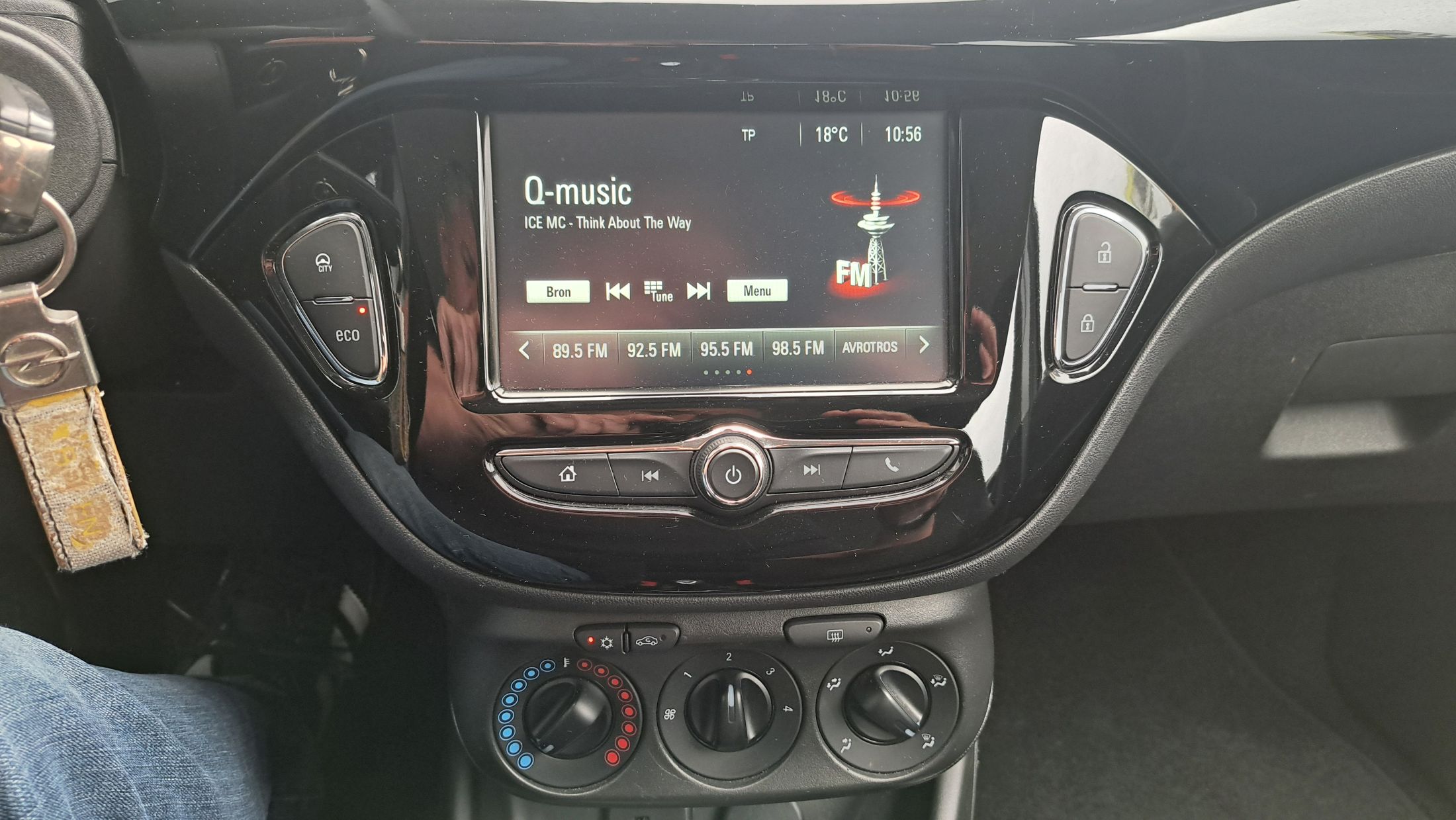 Opel Corsa 14i 90Pk AUTOMAAT, airco, trekhaak, 5 deurs