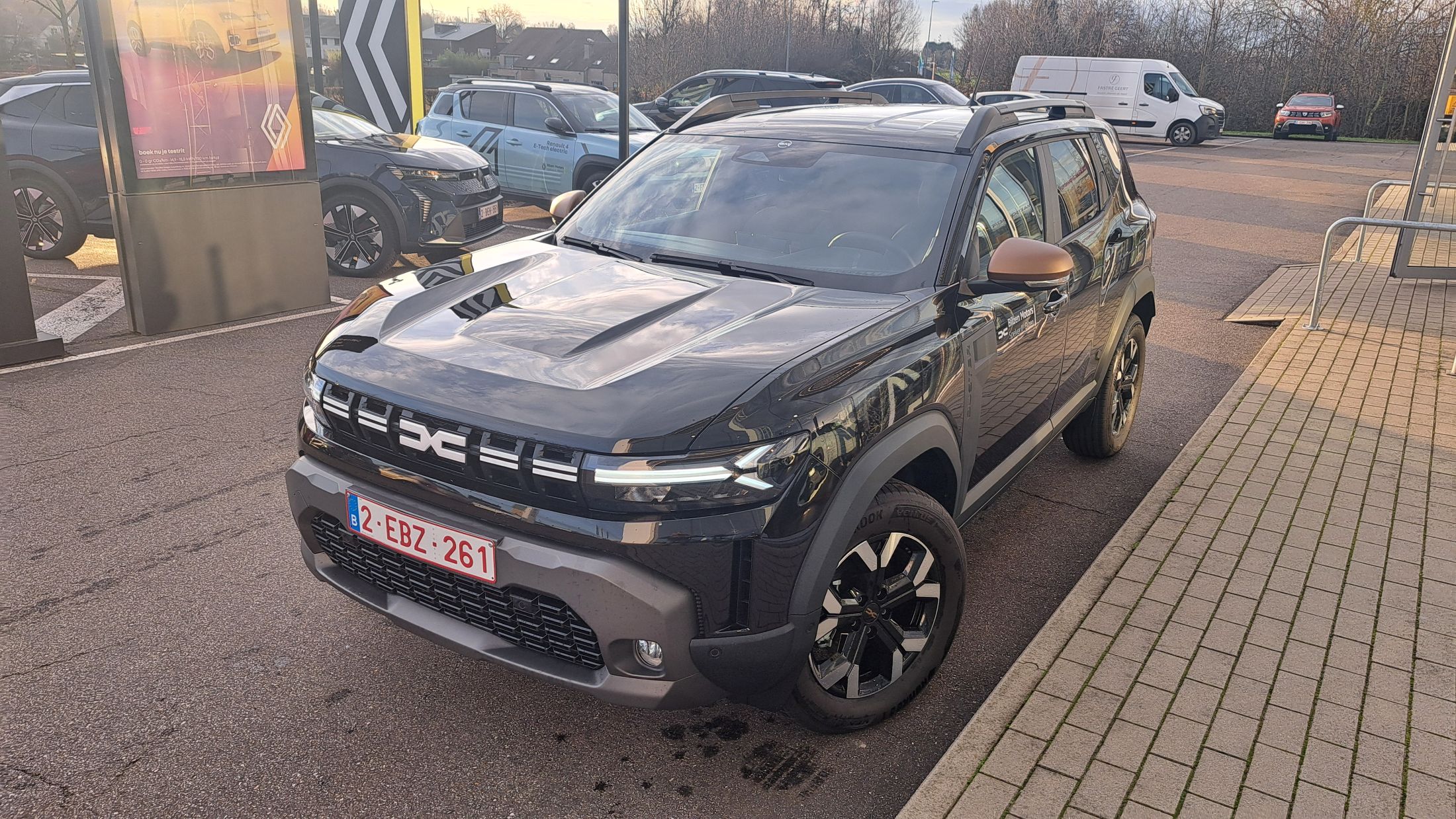 Dacia Duster Extreme Hybrid 140 Pk, 360 cam, GPS, dodehoekwaarschuwing.