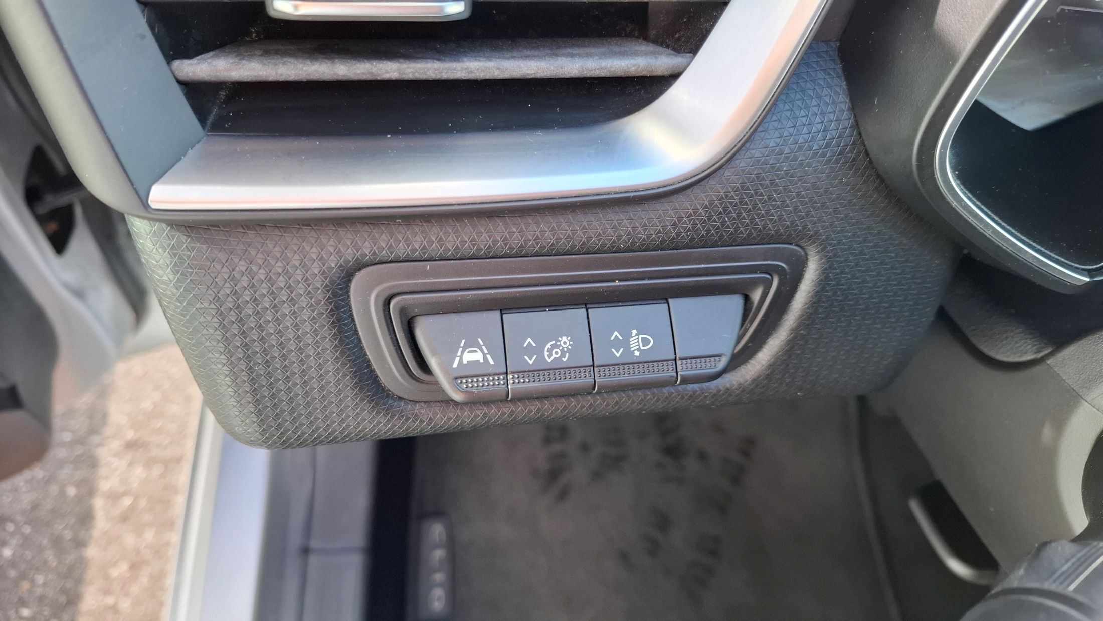 Renault Clio AUTOMAAT, 1332cc-130Pk, GPS, camera, airco, dodehoekwaarschuwing