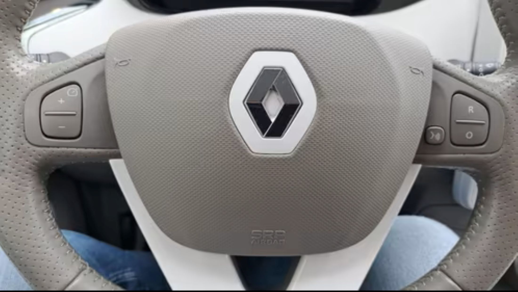 Renault Zoe 23,3 KWh batterij inbegrepen, airco, GPS, sensoren A