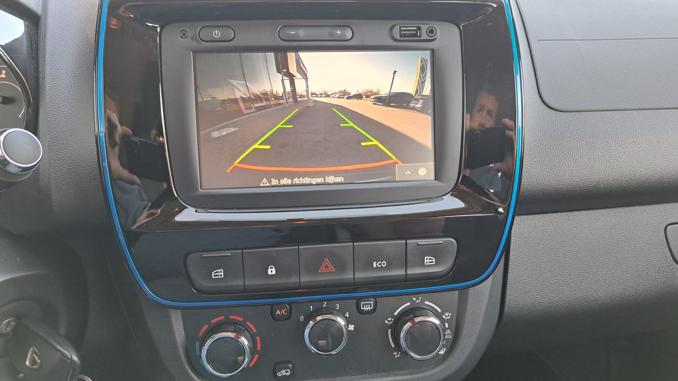 Dacia Spring 45Pk, snellader tot 30 KW, GPS, airco, camera.