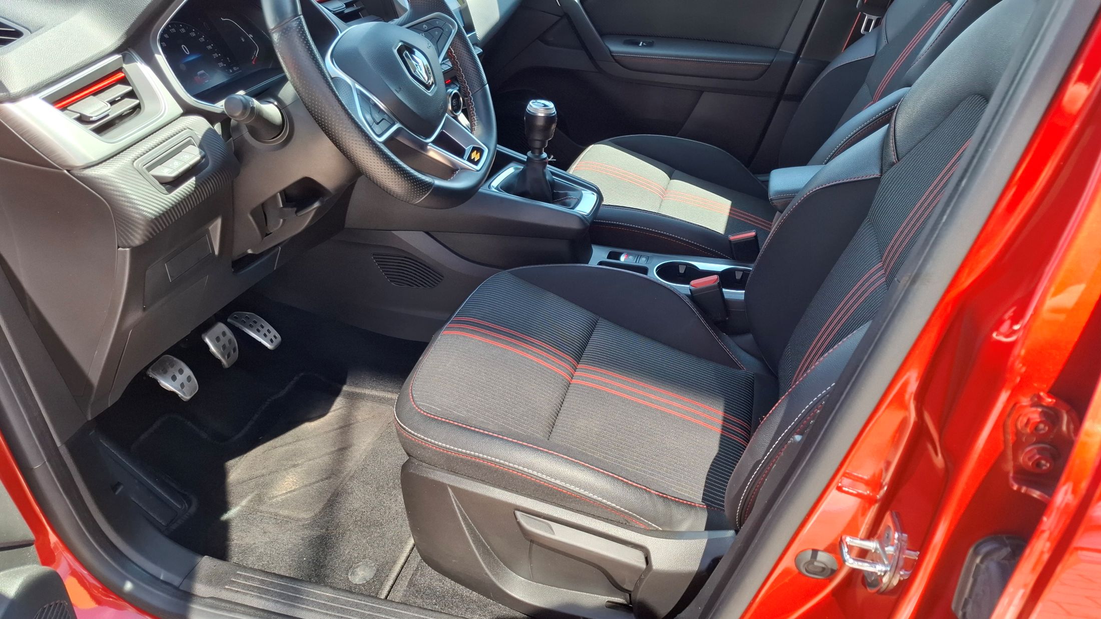 Renault Captur RS-Line 1332cc/140Pk, GPS, sensor V+A, camera