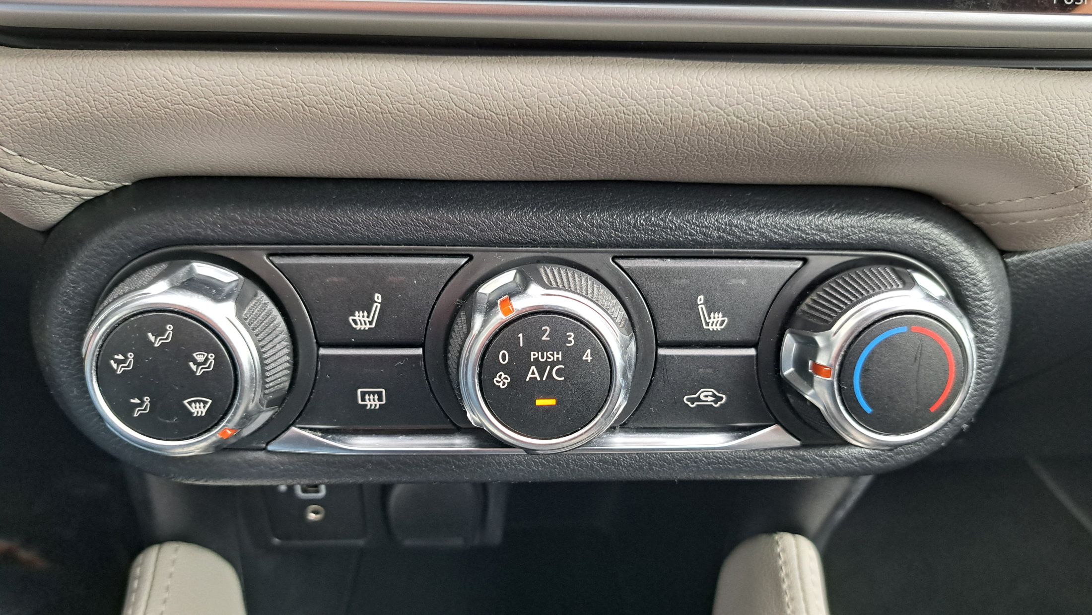 Nissan Micra TCe 92Pk, airco, GPS, sensor A, zetelverwarming