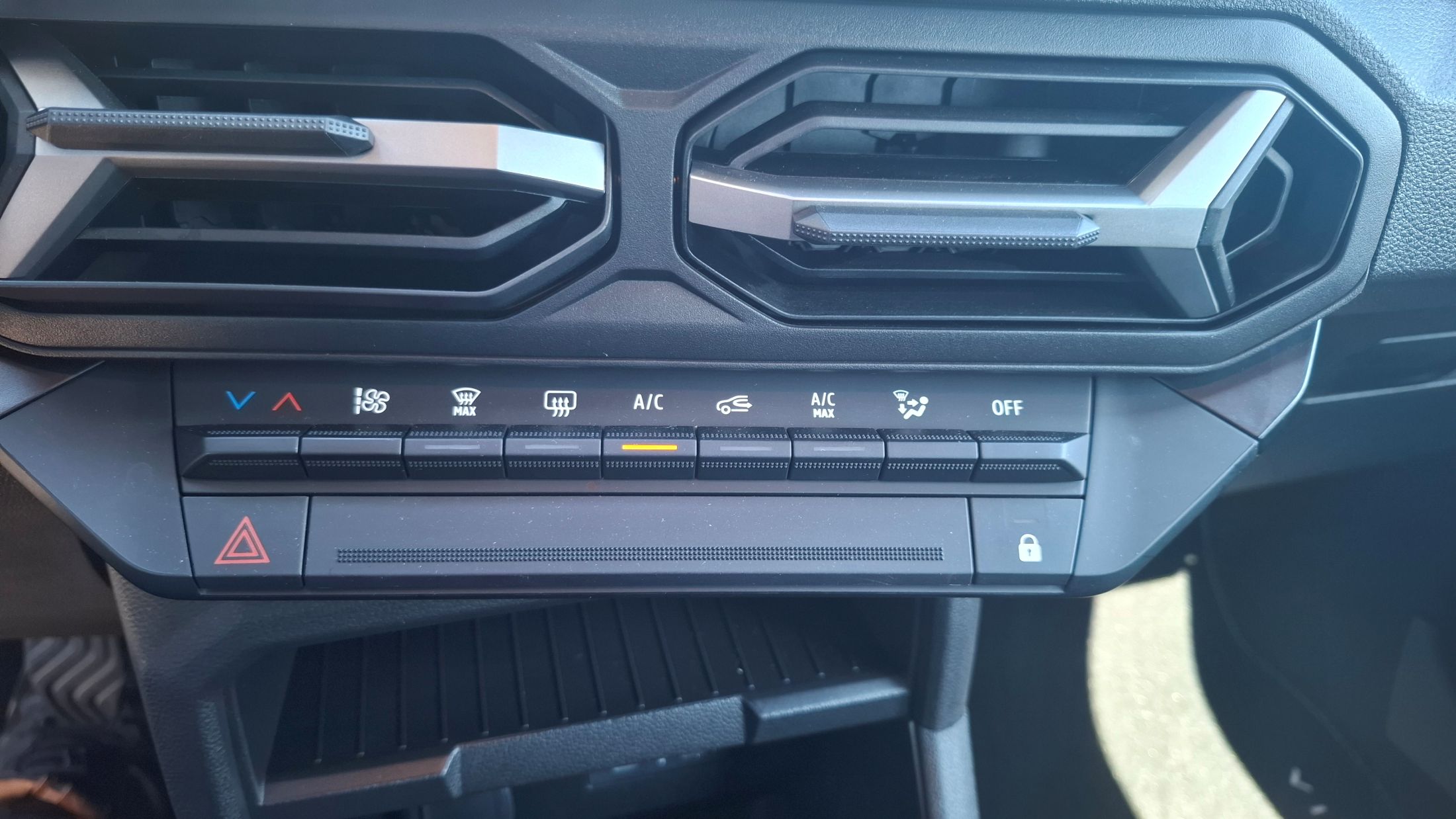 Dacia Duster Mild-Hybrid 130Pk, airco, GPS, camera, trekhaak, sensoren A
