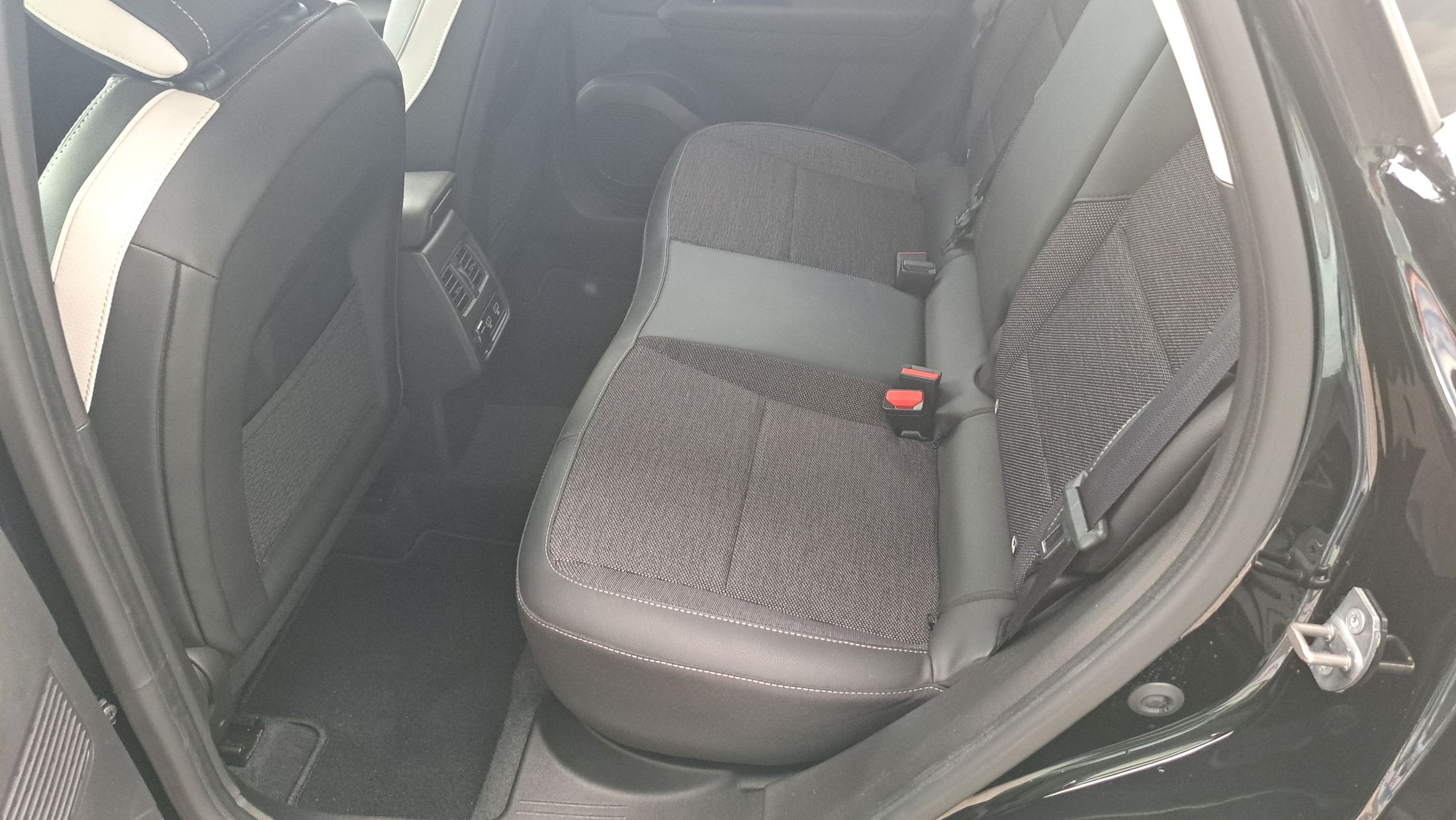 Renault Captur 140Pk AUTOMAAT, airco, GPS, sensoren V+A, camera