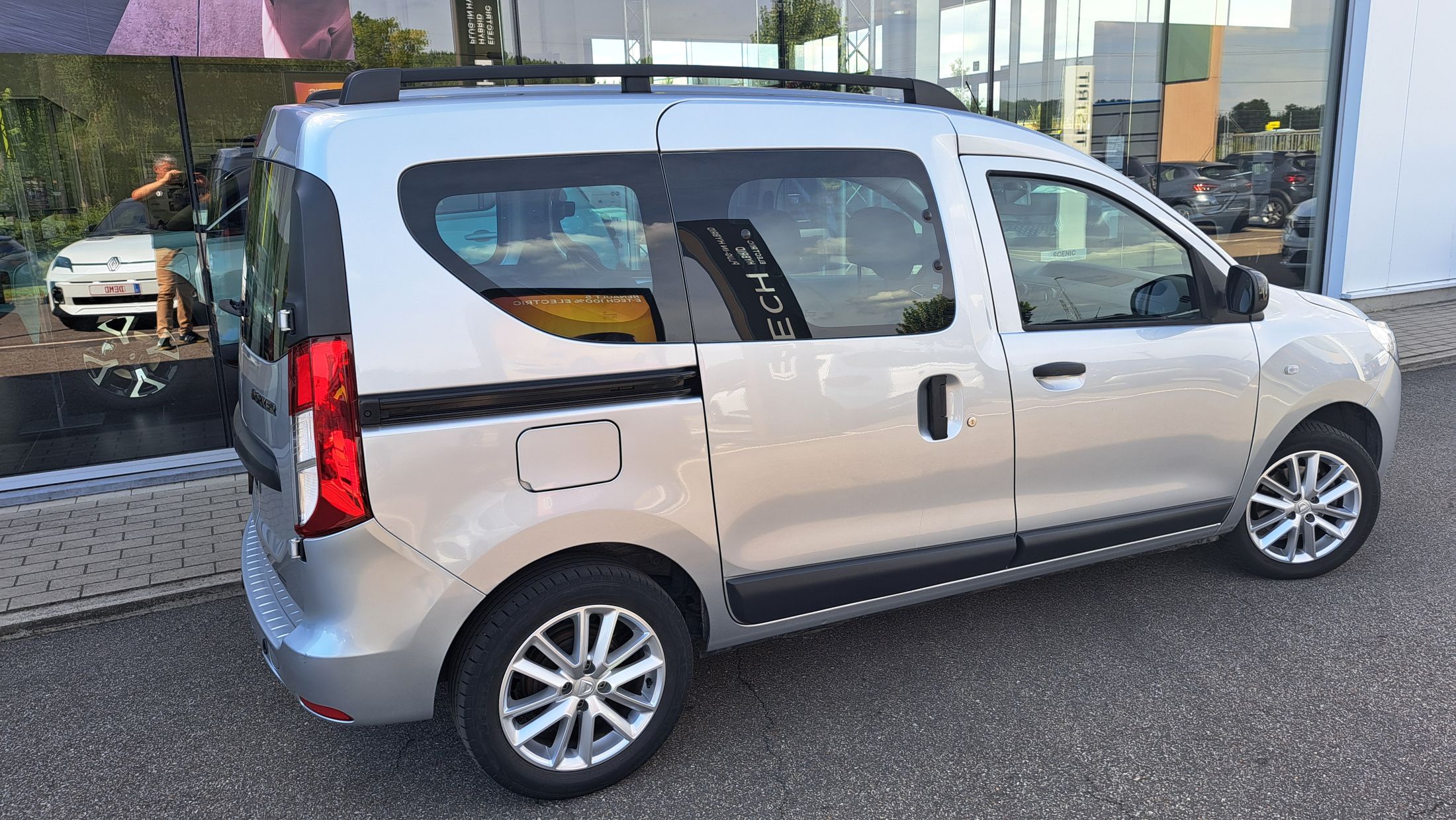 Dacia Dokker 1332cc 130Pk, GPS, sensor A, schuifdeur L+R